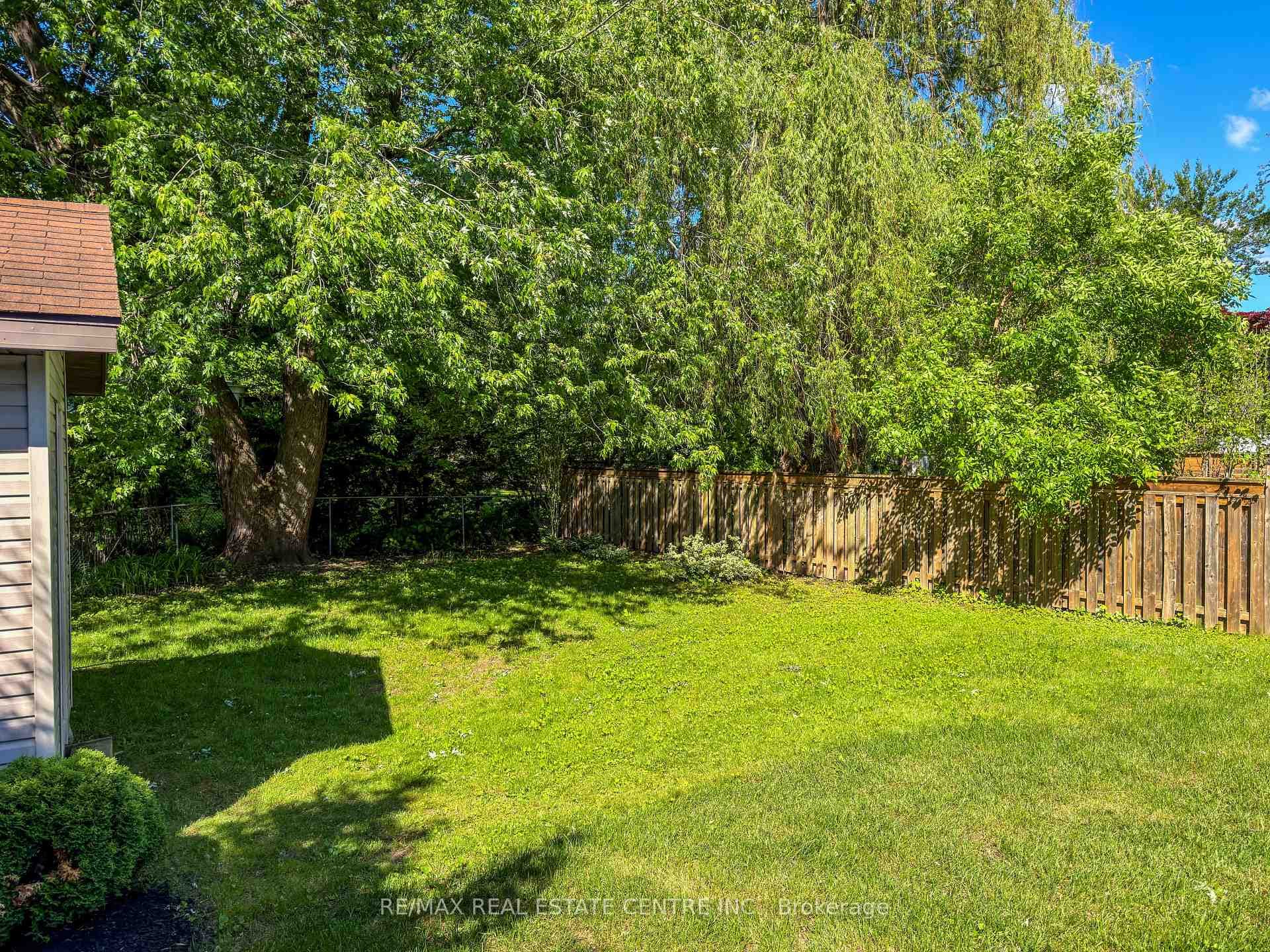 446 Willis Drive photo 32