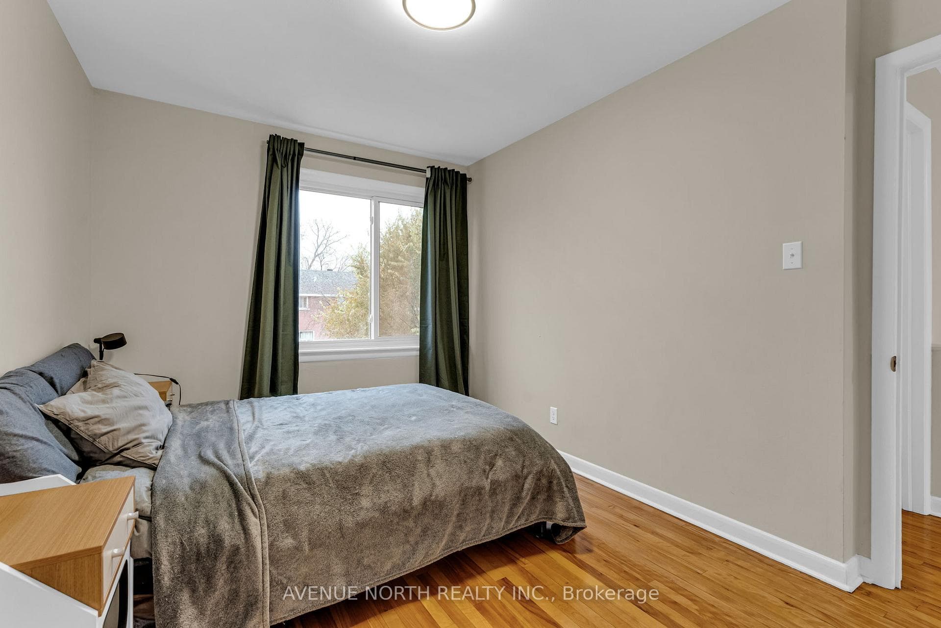 1202 Summerville Avenue photo 14