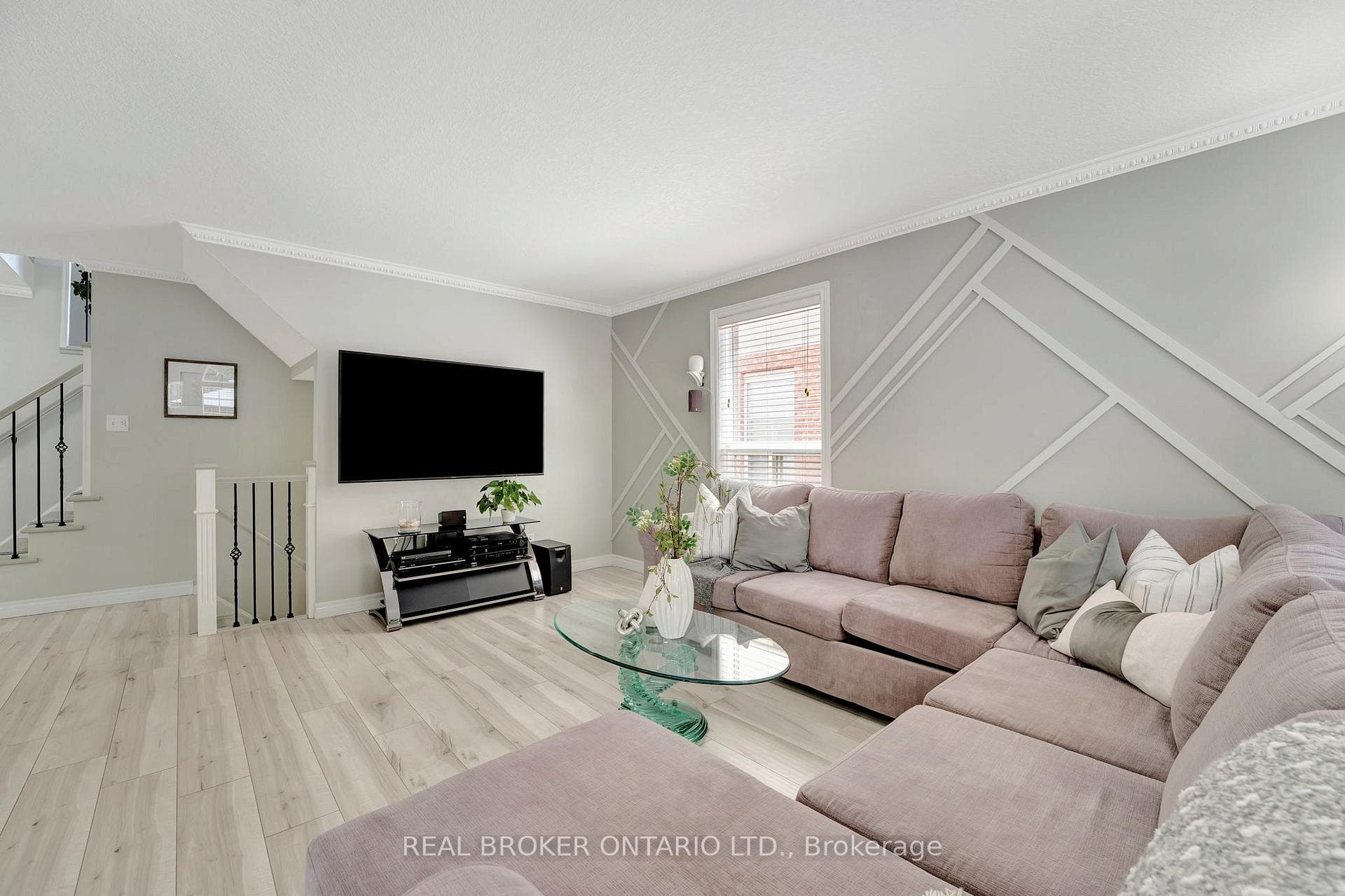 35 Dubrick Crescent photo 7