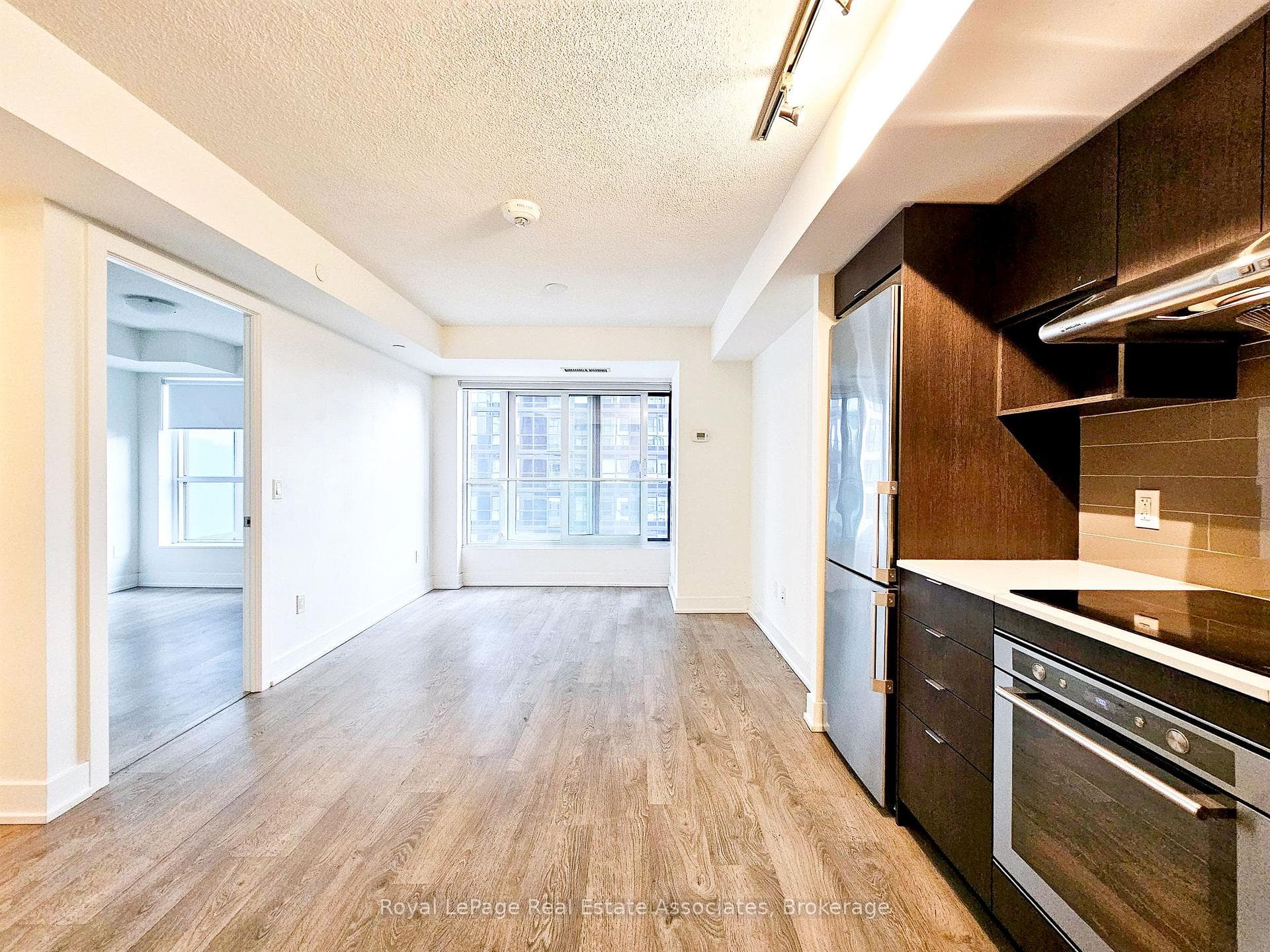 7 Mabelle Avenue Unit 905 photo 1