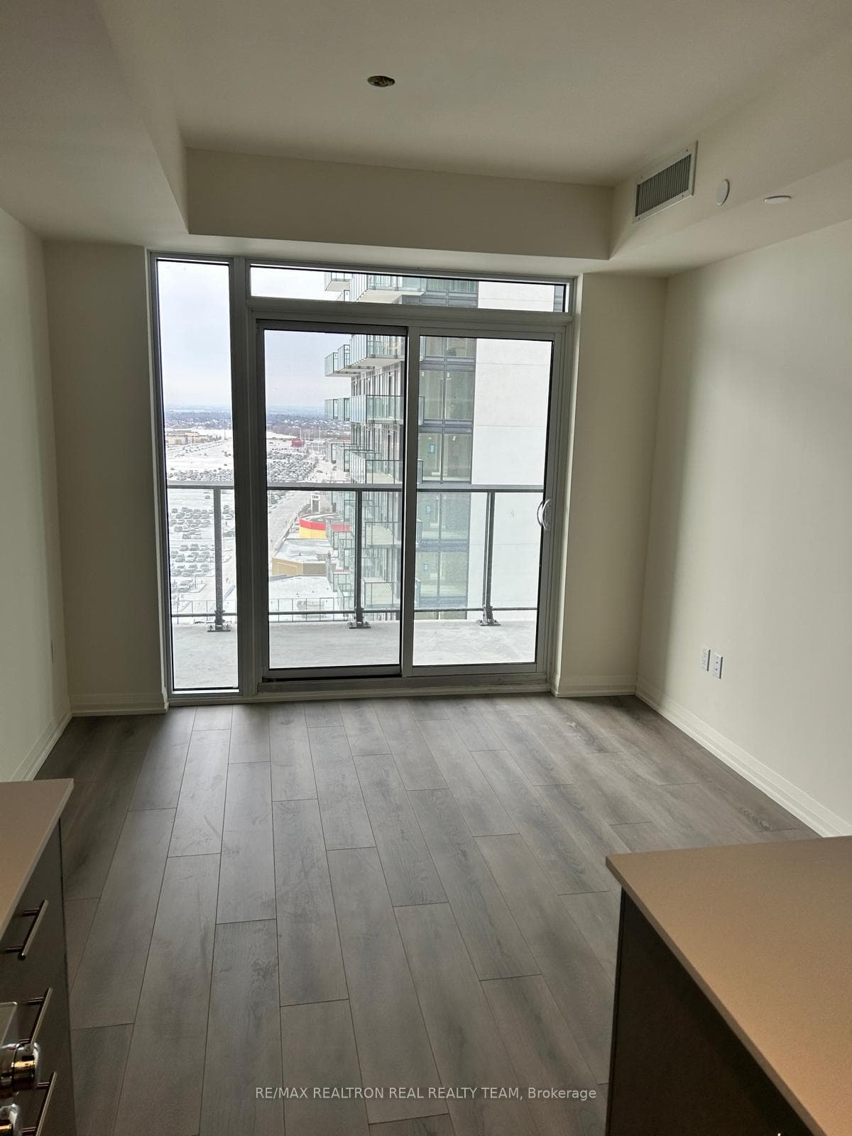 8960 Jane Street Unit 1211 photo 4