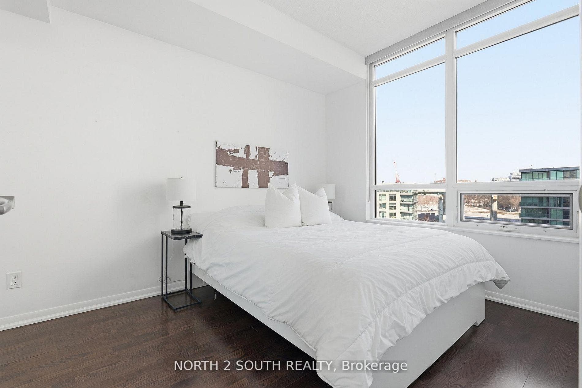 215 Fort York Boulevard Unit 712 photo 11