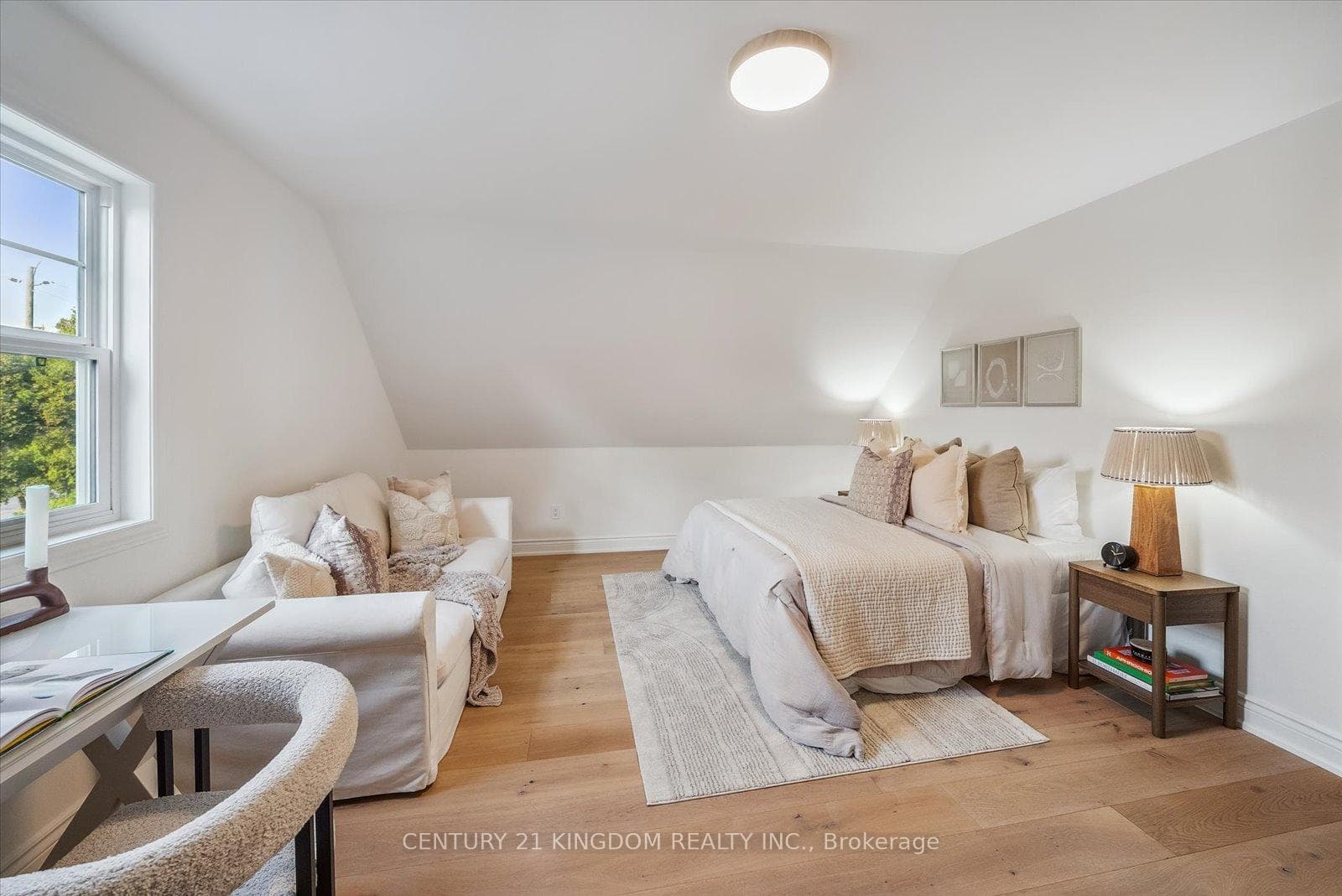 253 Glenwoods Avenue photo 22