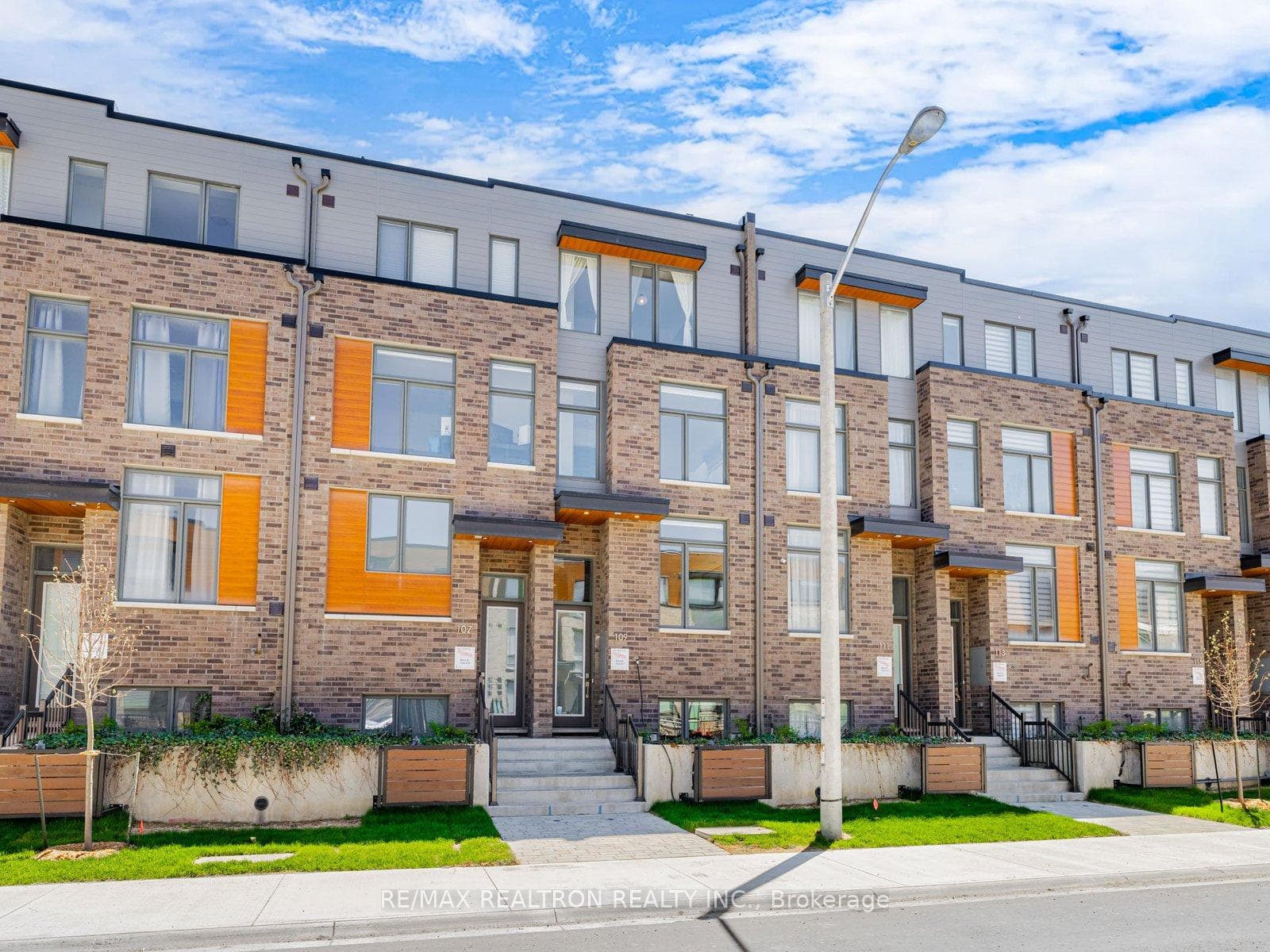 109 Green Gardens Boulevard photo 1