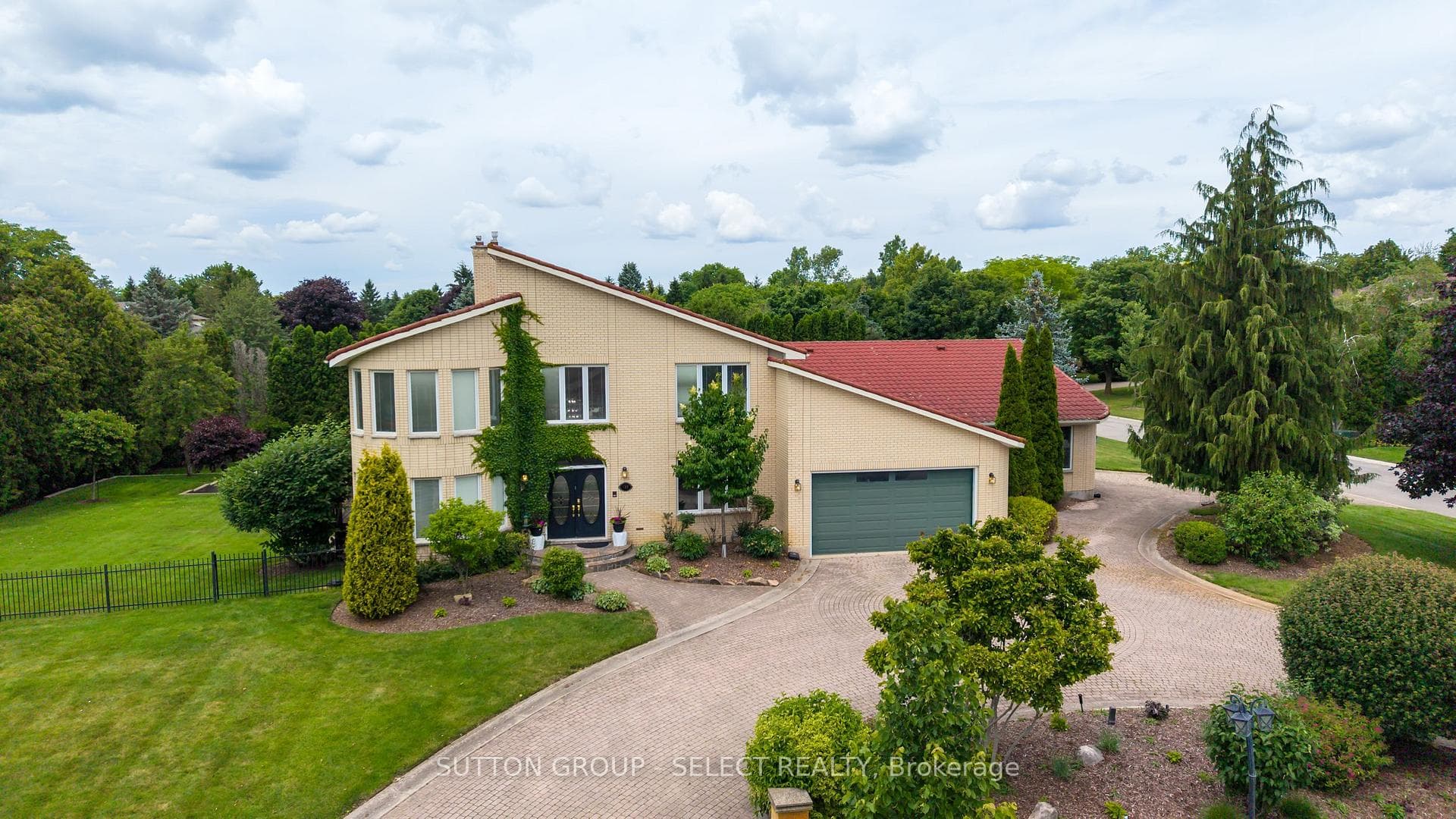 719 Franklinway Crescent photo 1
