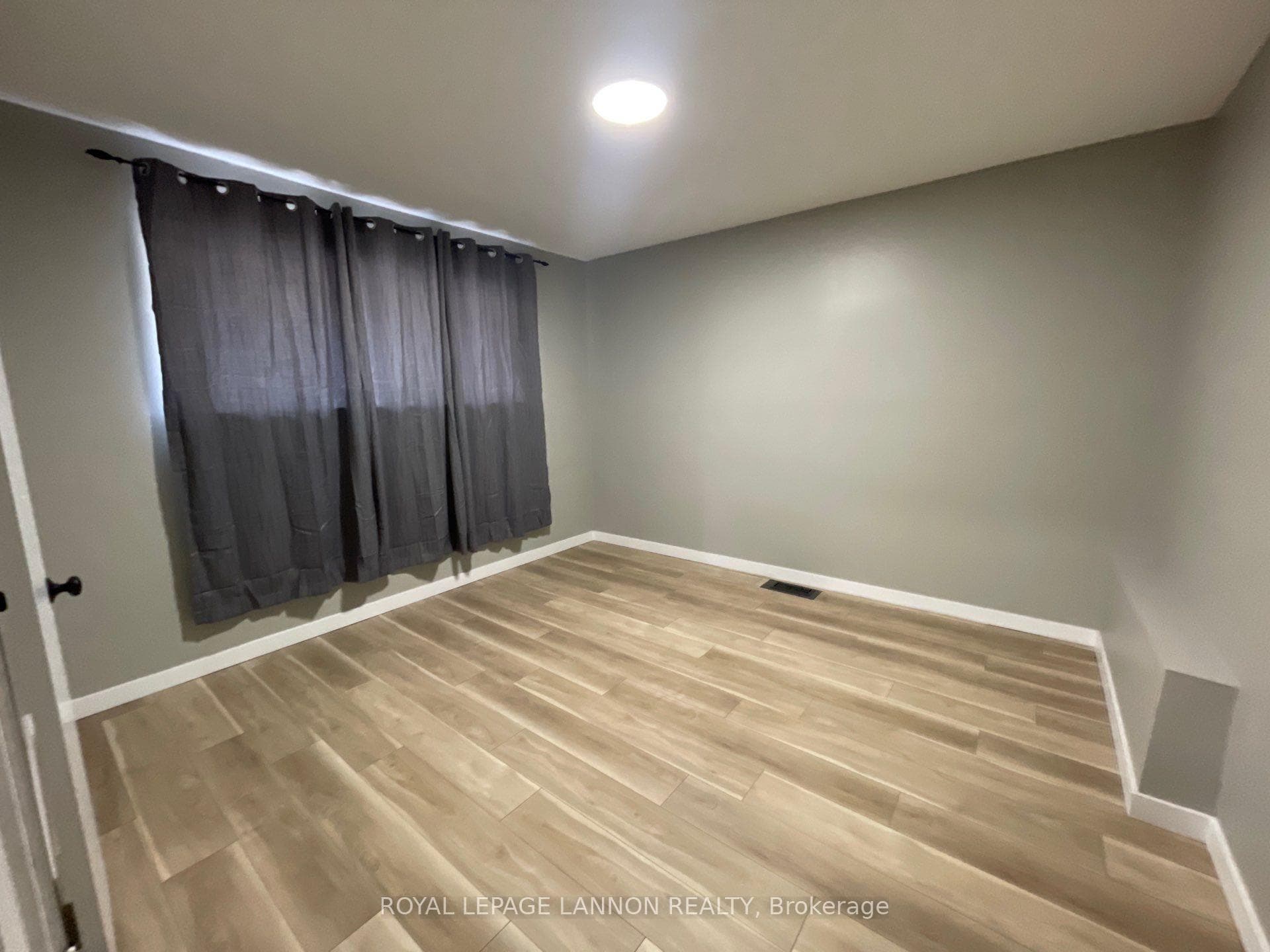 300 Van Horne St. photo 18