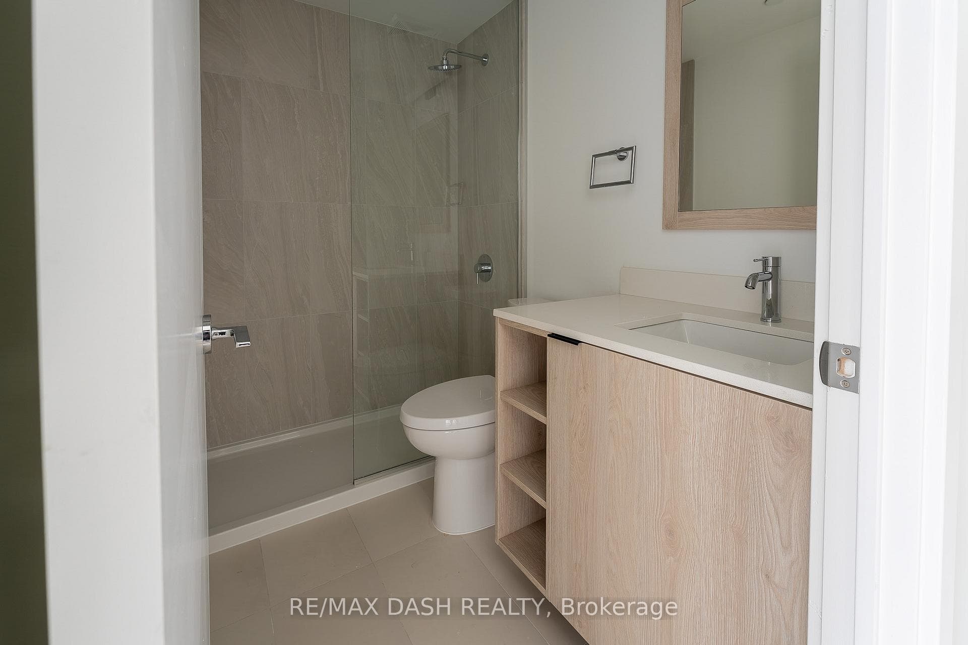 1007 THE QUEENSWAY Avenue Unit 713 photo 18