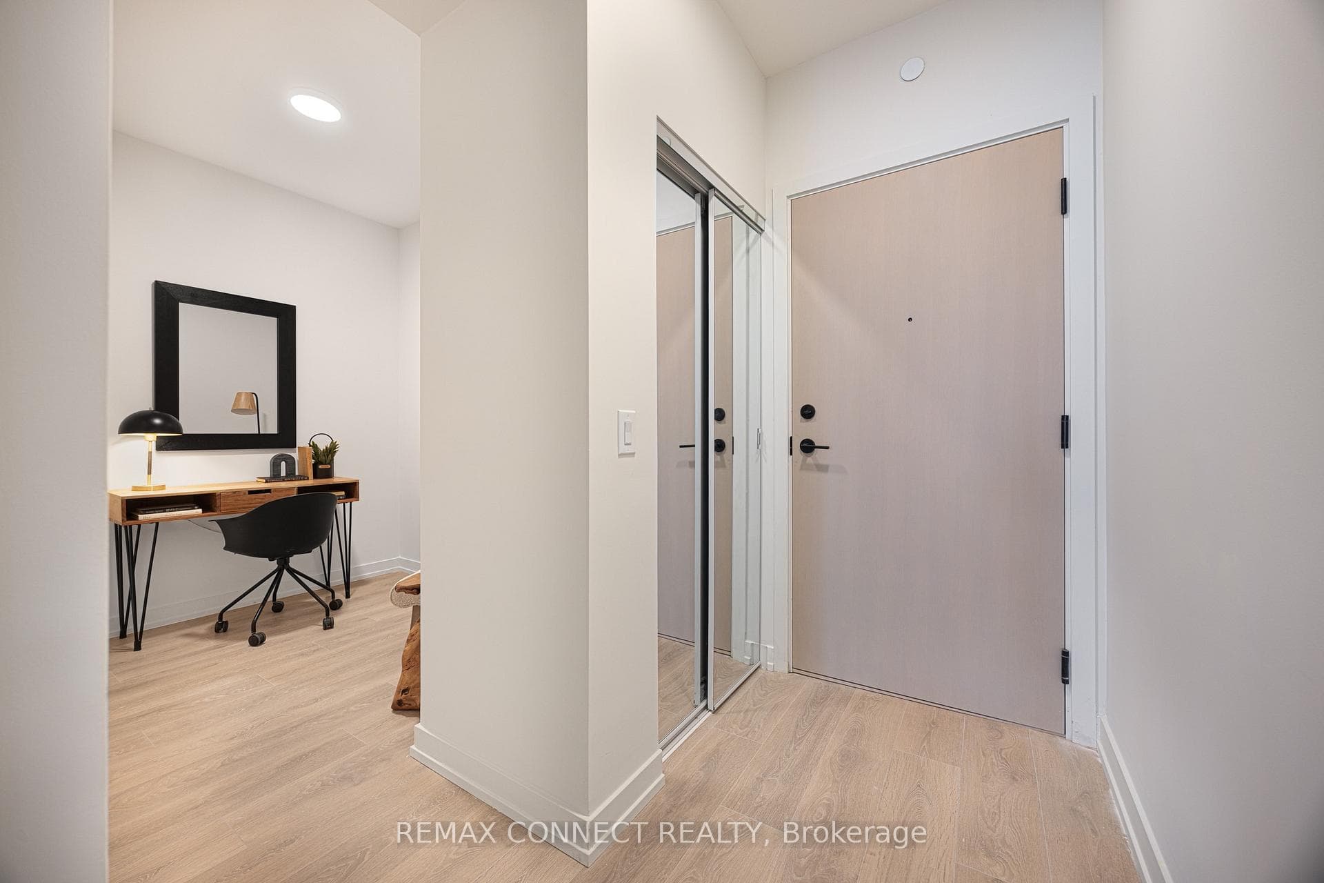181 Sterling Road Unit 1605 photo 2