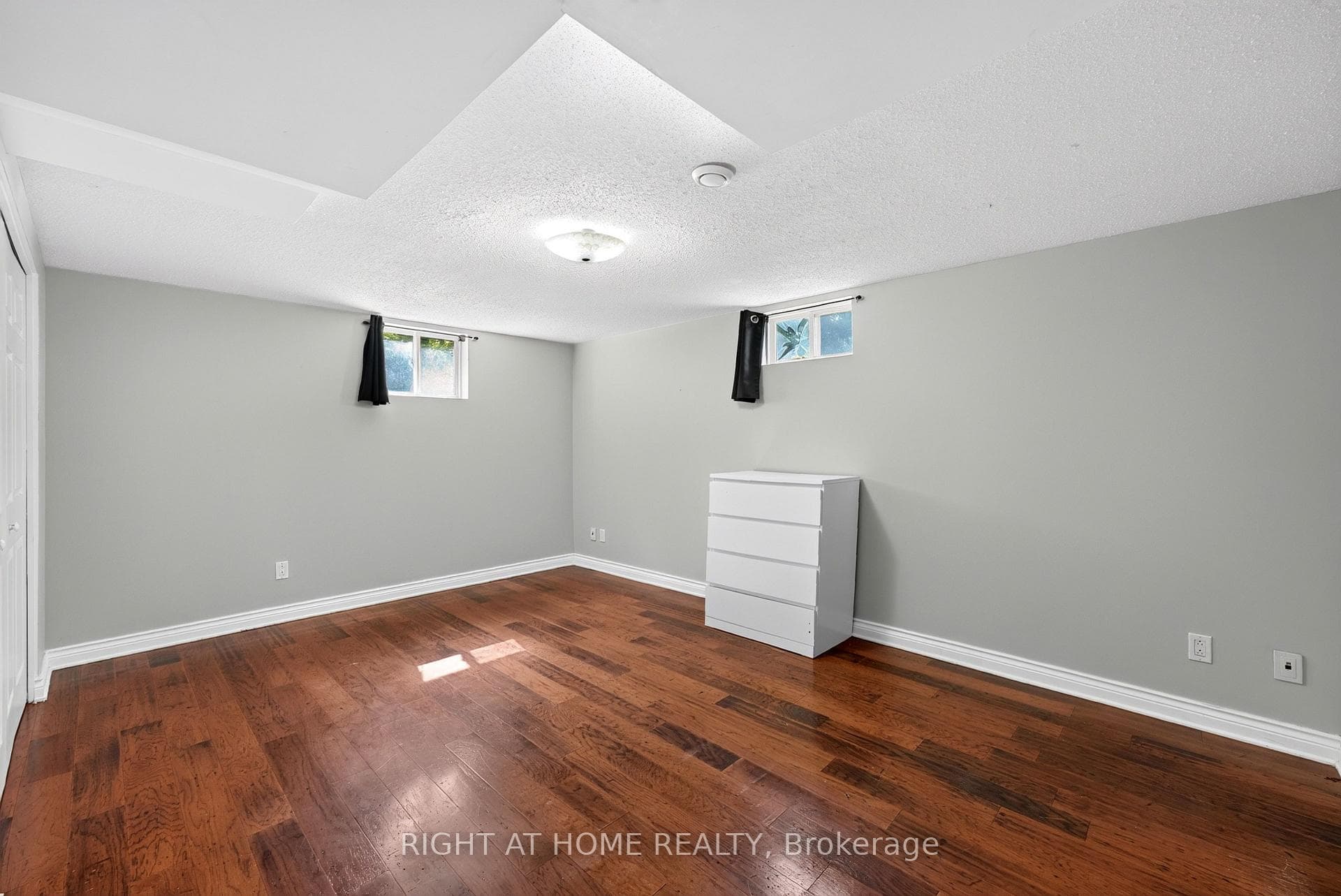 60 Westwood Drive photo 12