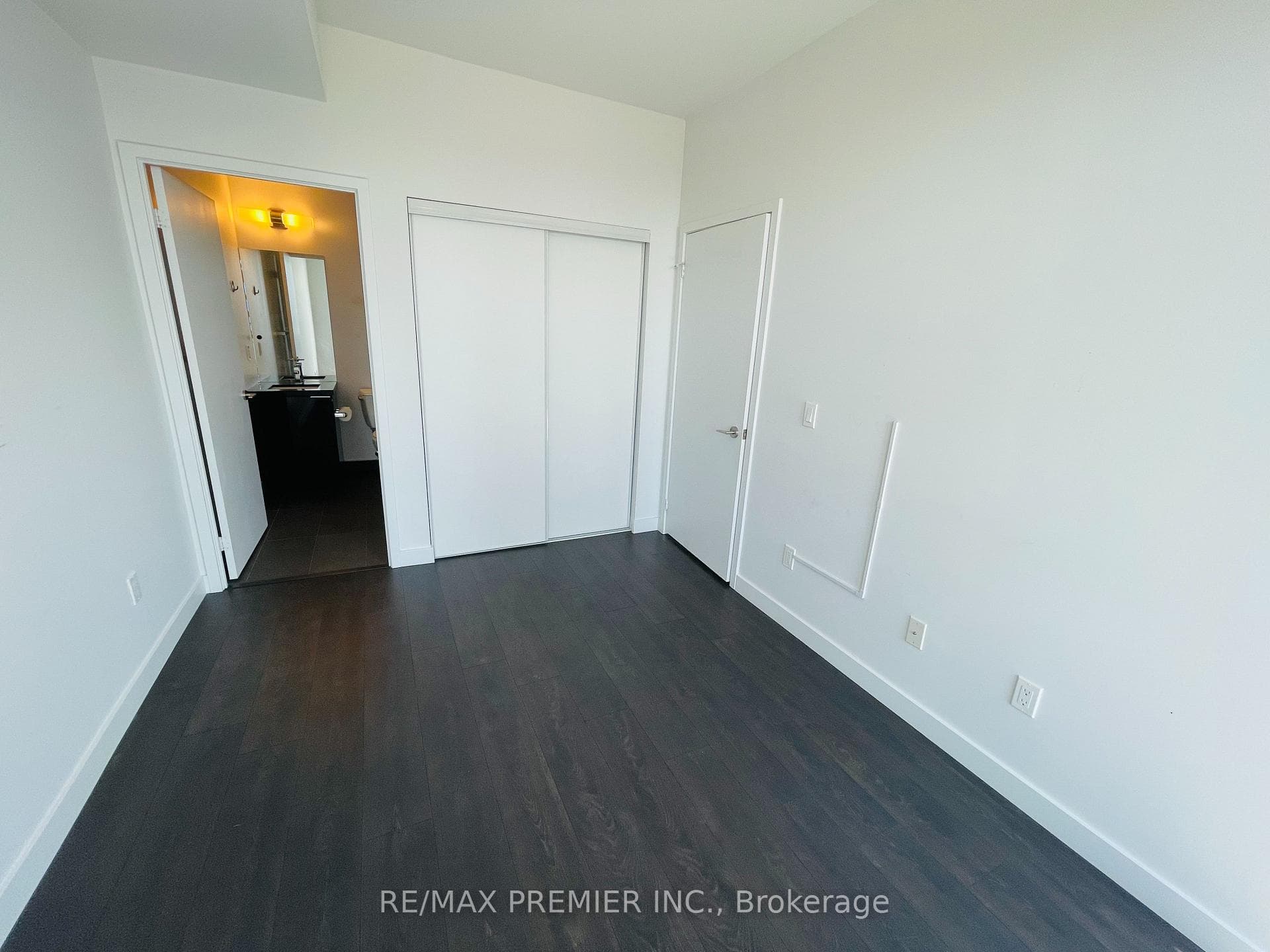 8 Eglinton Avenue Unit 4301 photo 9