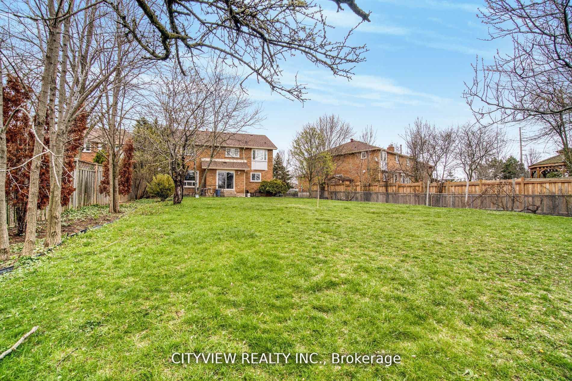 4448 Idlewilde Crescent photo 32