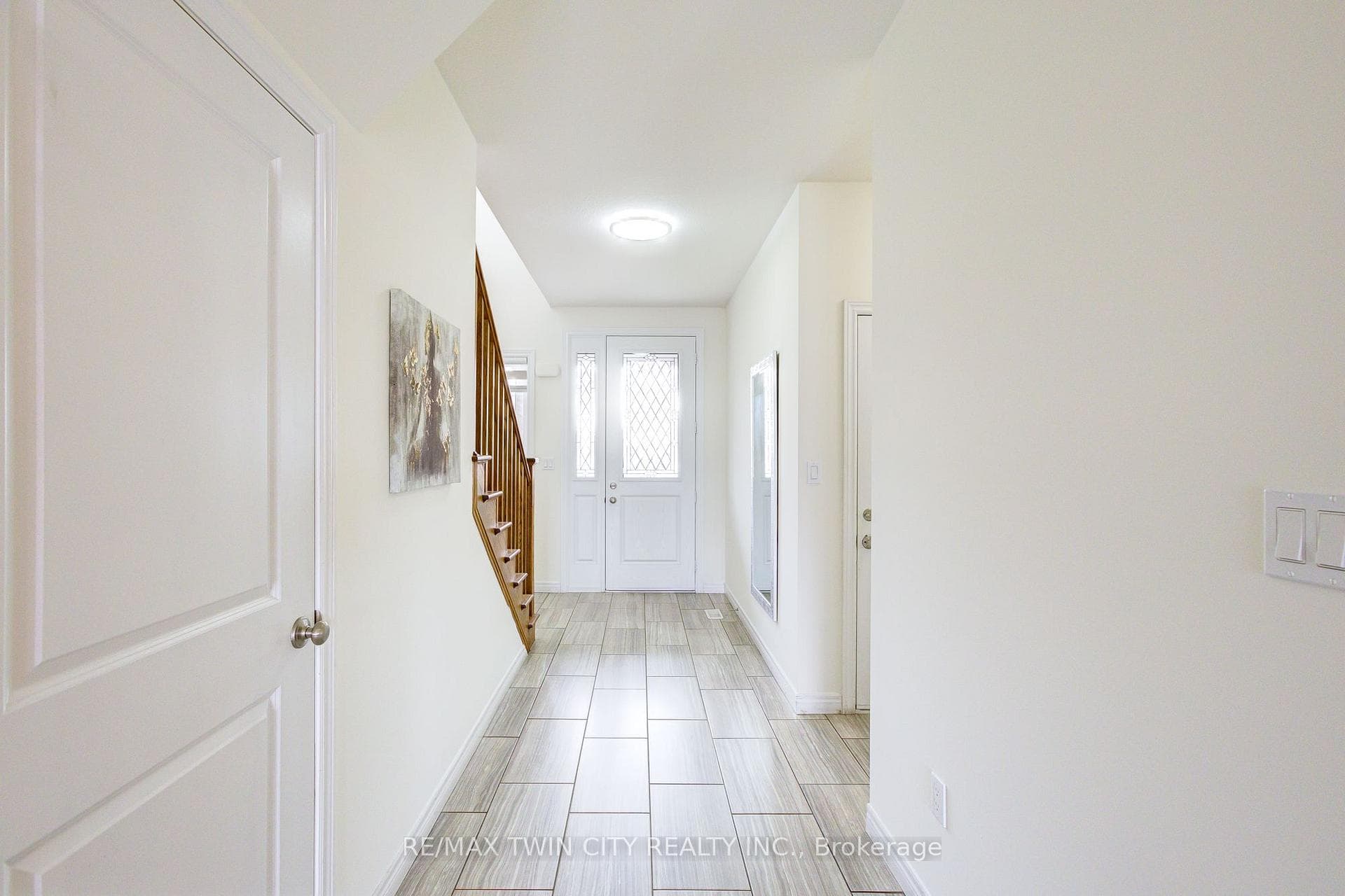 446 Rivertrail Avenue photo 4