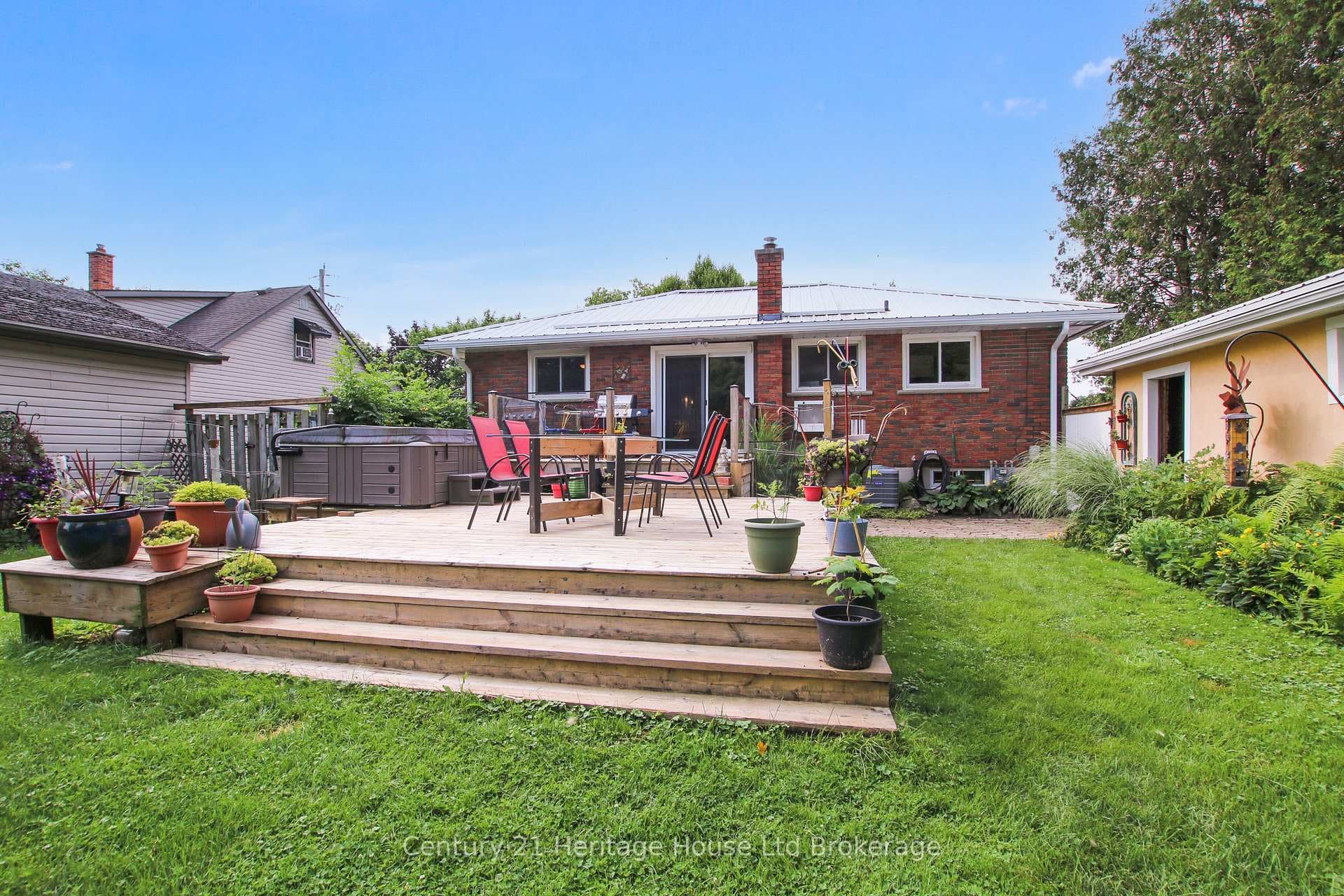 683 College Avenue photo 25