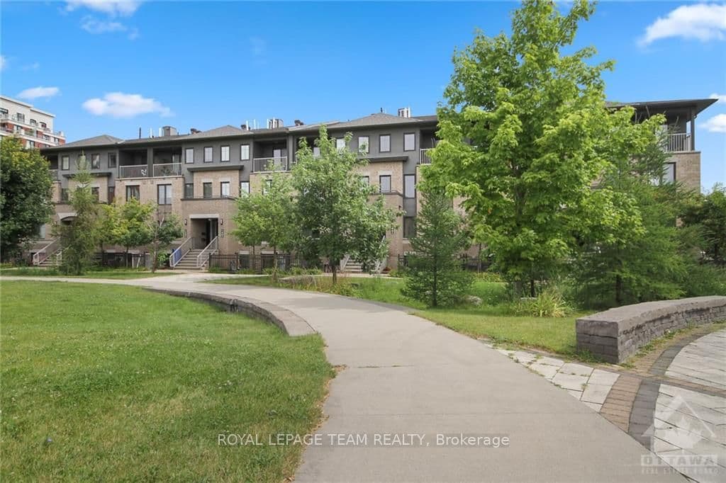 144 LINDENSHADE Drive Unit B photo 29