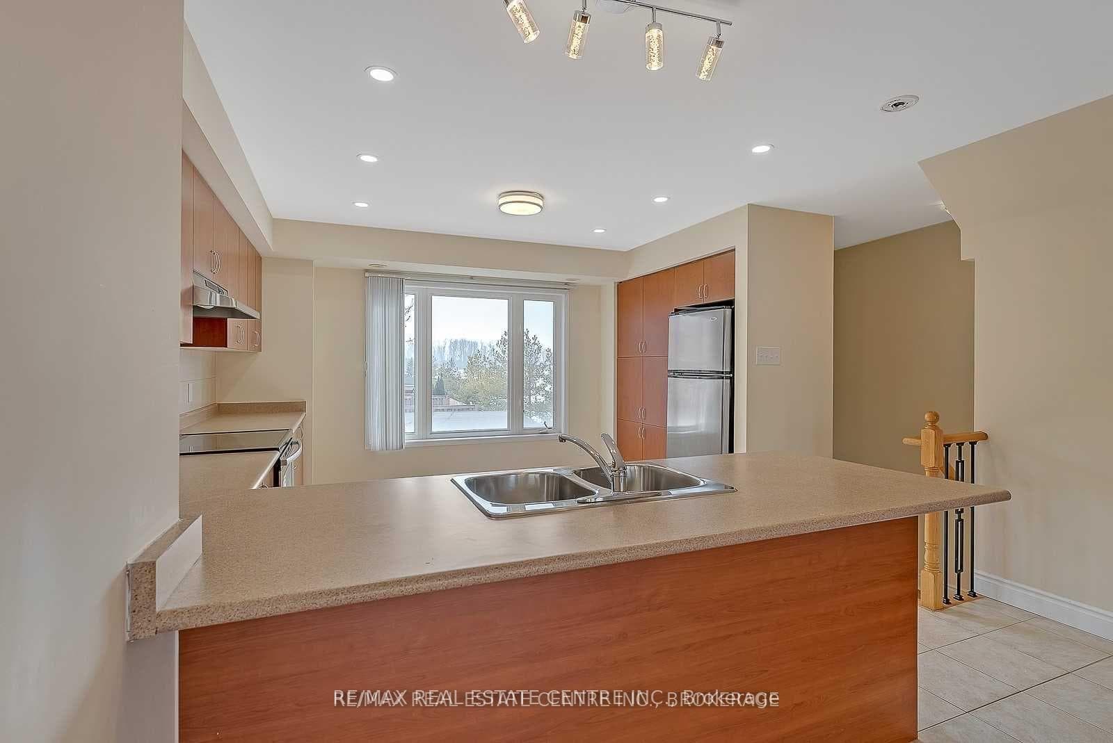 60 Fairwood Circle Unit 9 photo 7