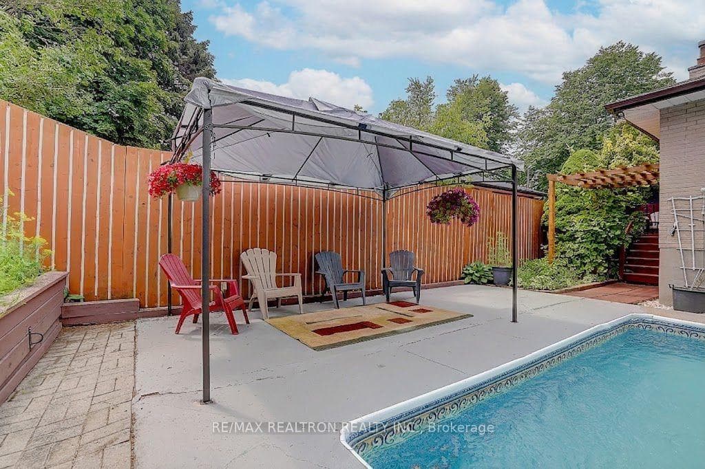 583 Pinewood Street photo 46