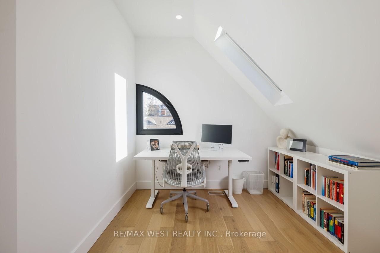 22 Cowan Avenue photo 21