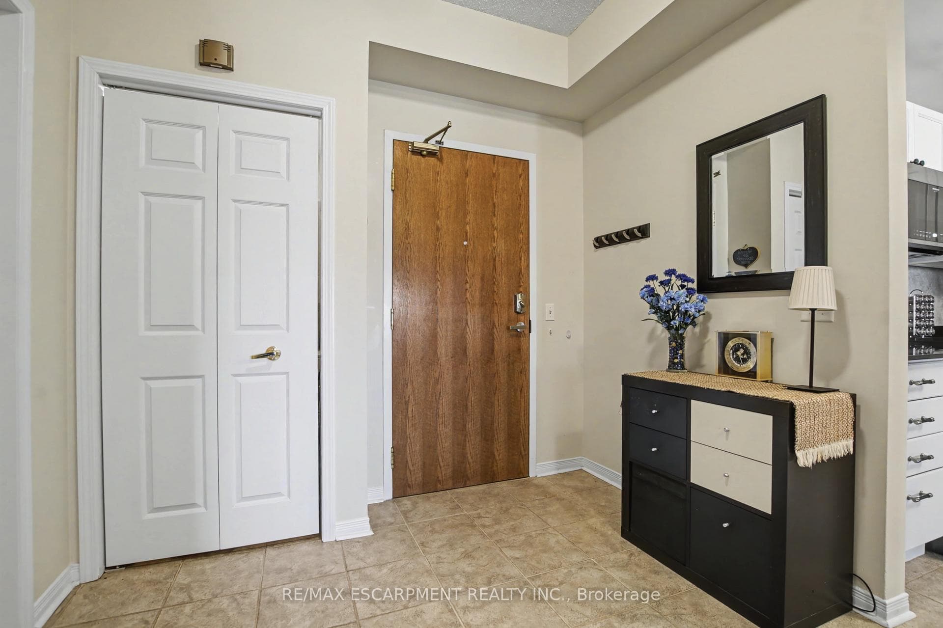 2000 Creekside Drive Unit 708 photo 5