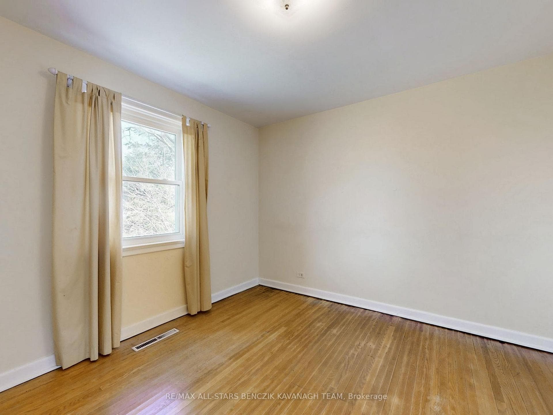 6 Abercorn Road photo 13