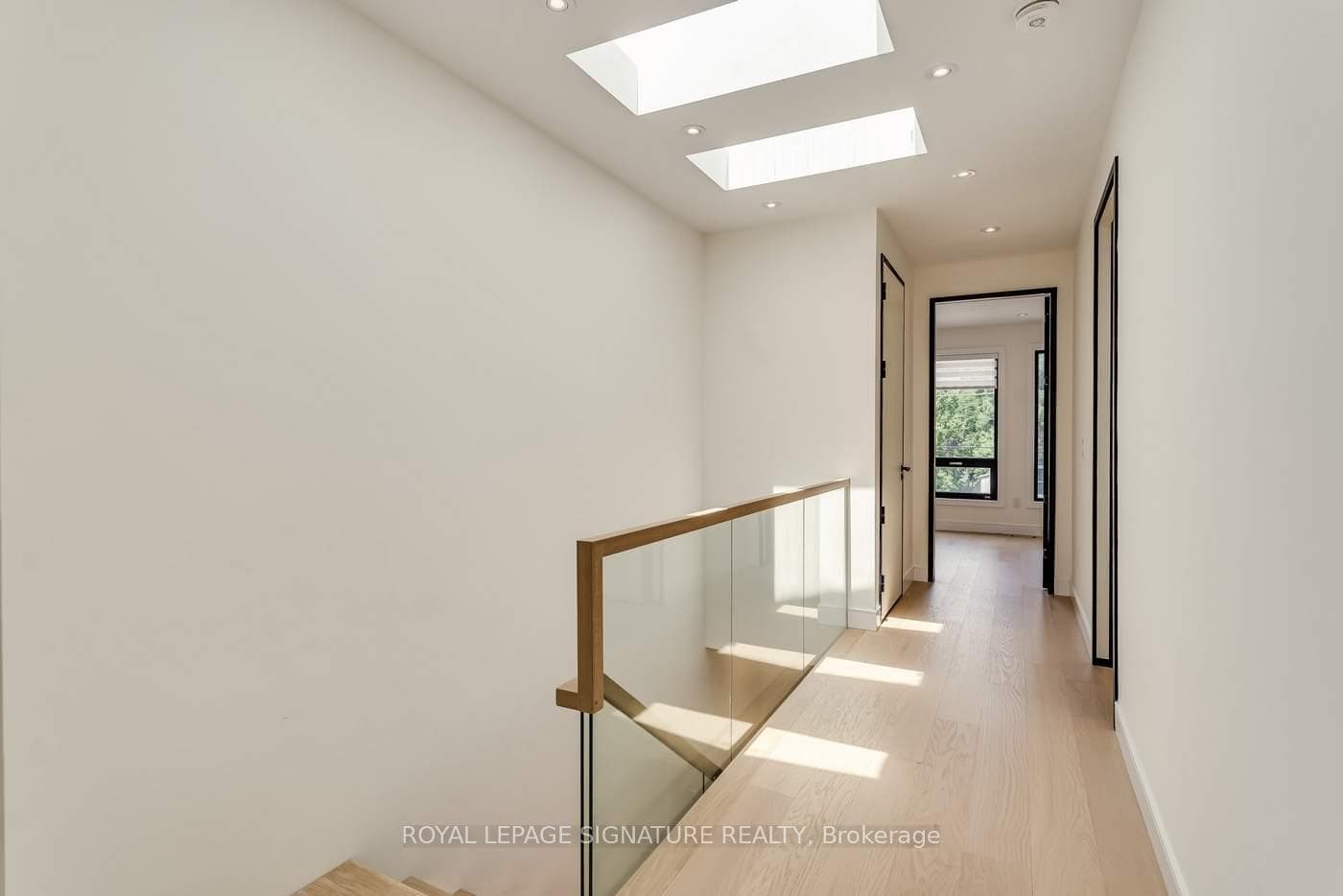 511 Woburn Avenue photo 14