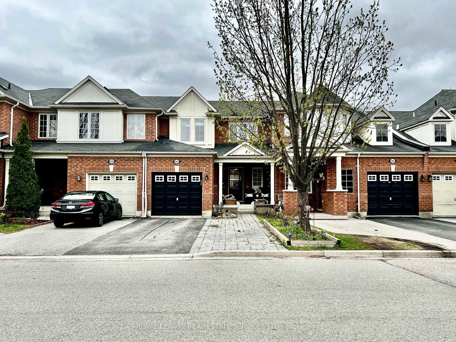 906 Burrows Gate, Milton