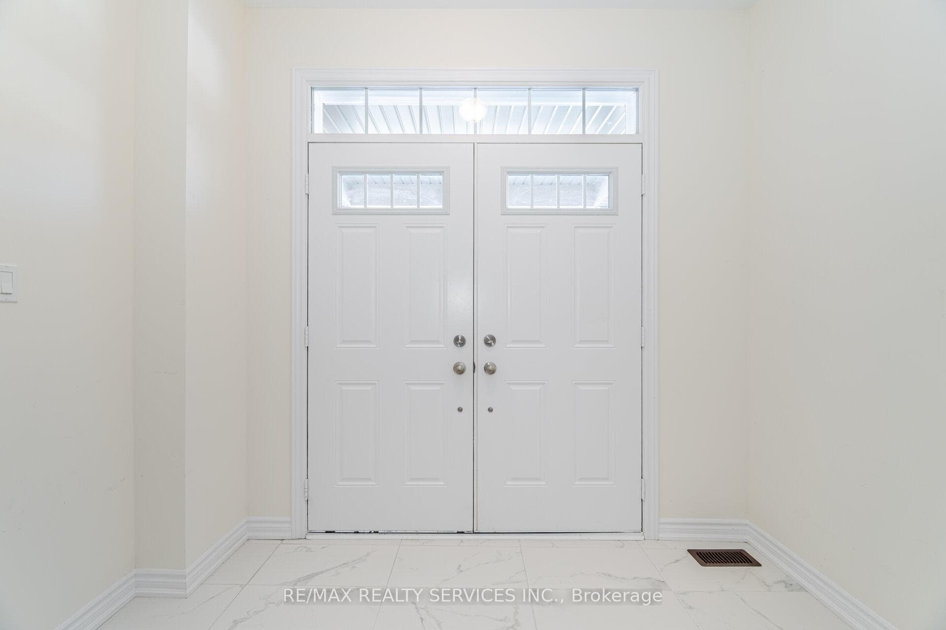 37 Royal Fern Crescent photo 3
