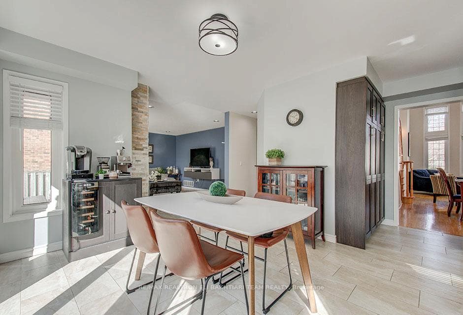 136 Elizabeth Street photo 28