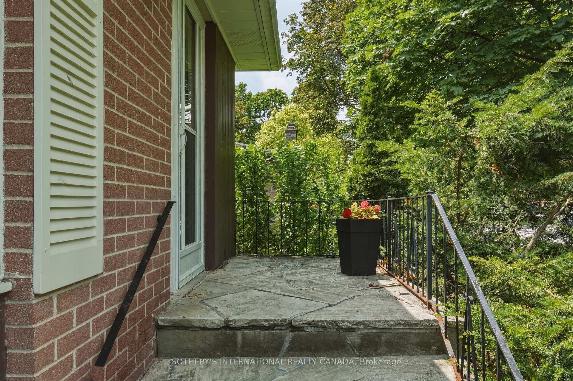 596 Maystone Court photo 3