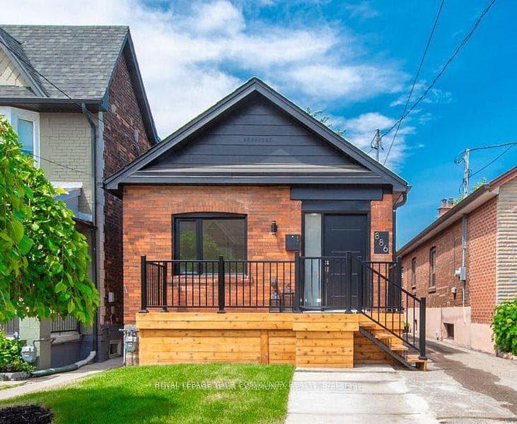 886 Runnymede Road photo 1
