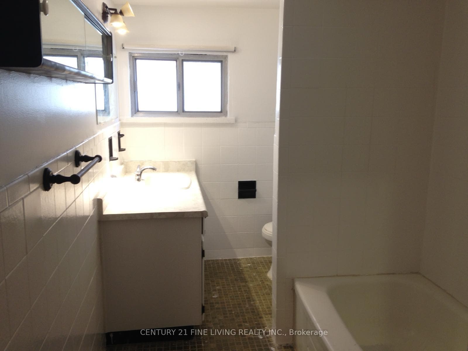 400 Nairn Avenue Unit Lower photo 8