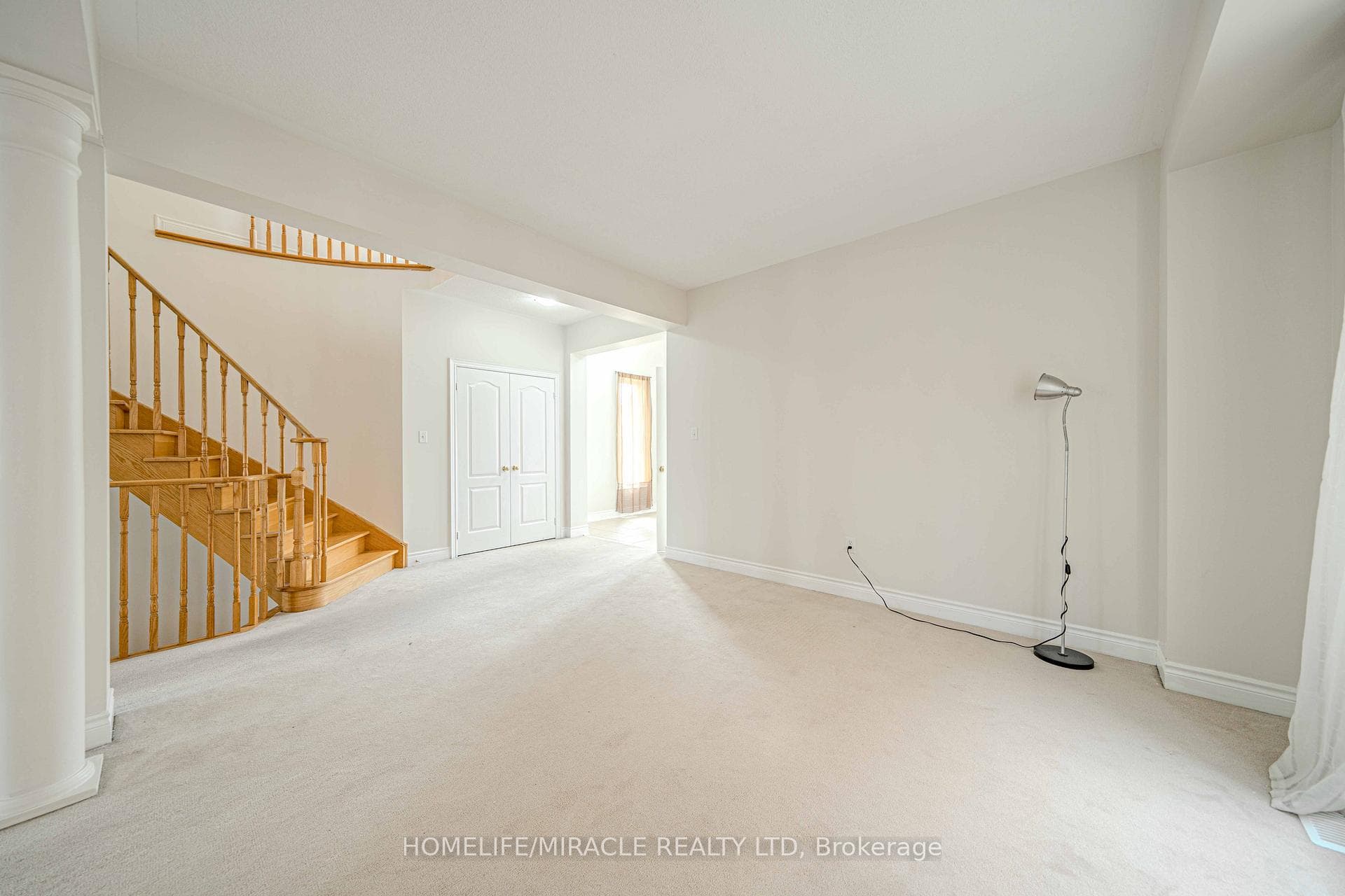 1811 Esterbrooke Drive photo 11