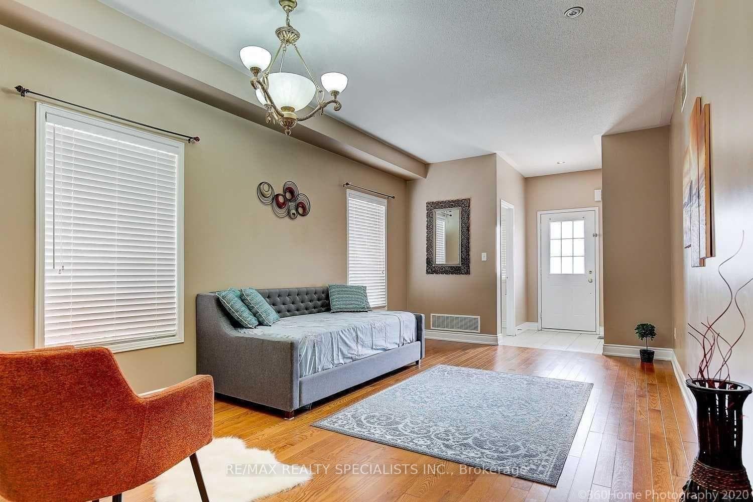 47 Commodore Drive photo 3