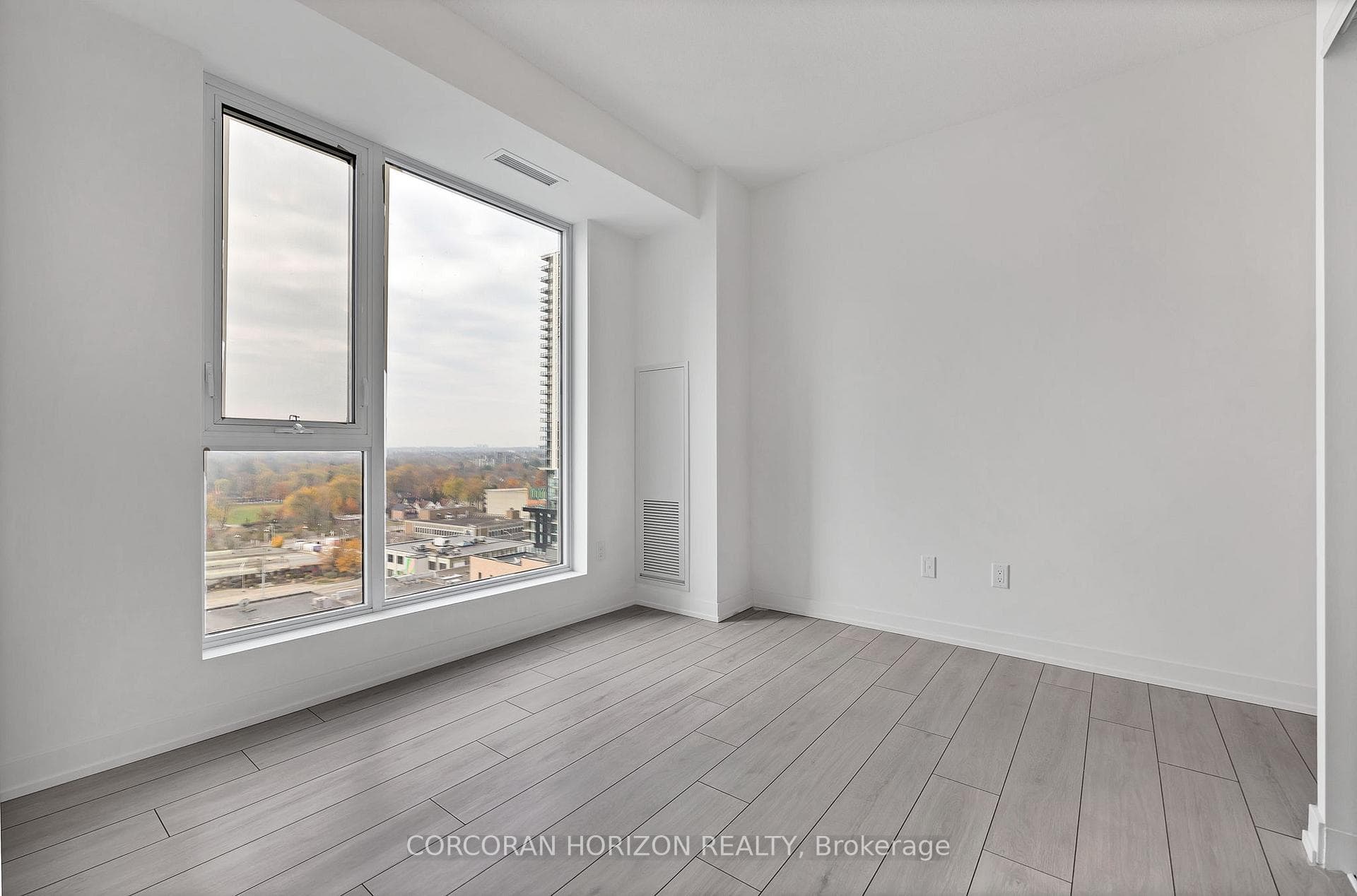 55 Duke Street Unit 909 photo 11