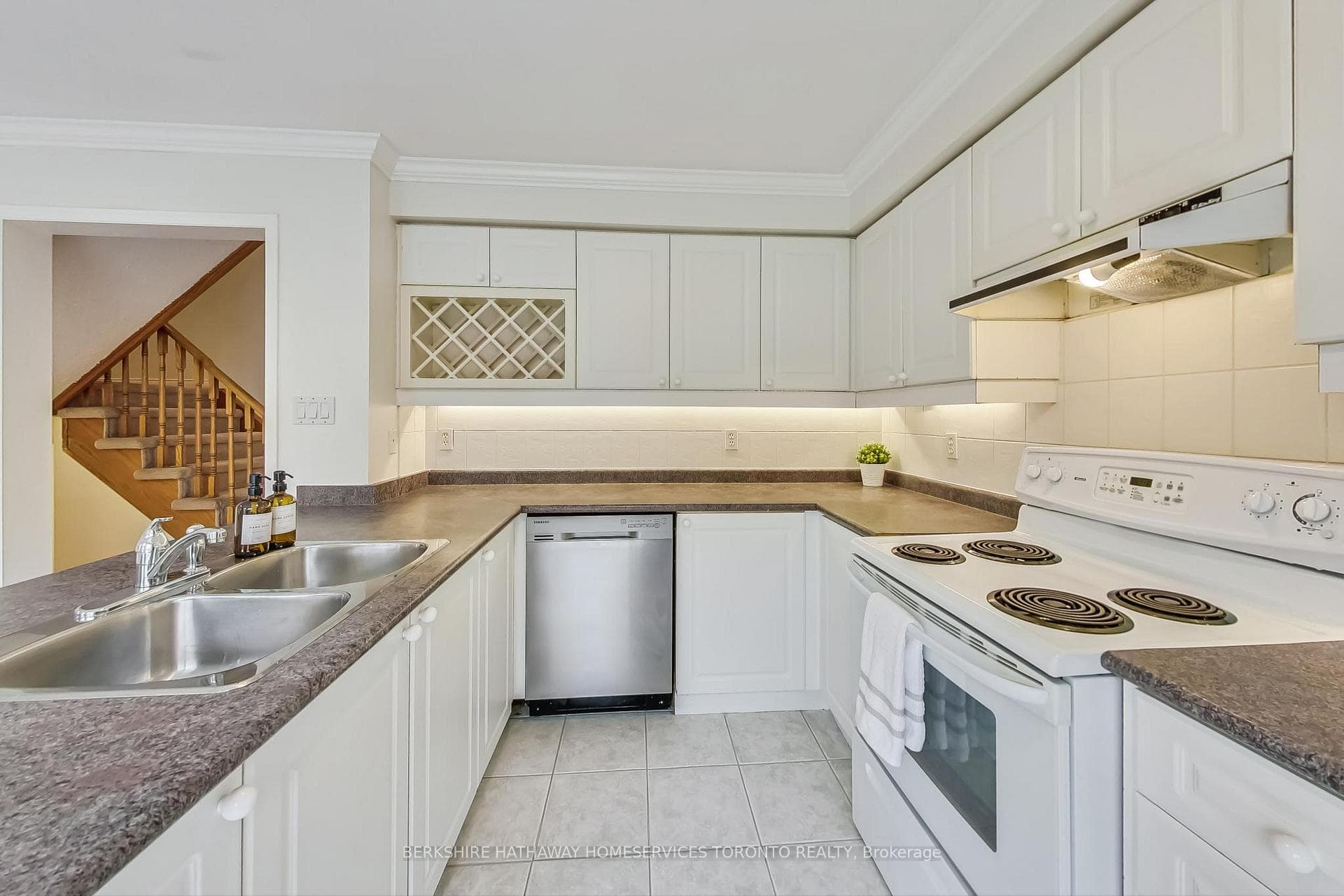 51 Fordwich Boulevard photo 12