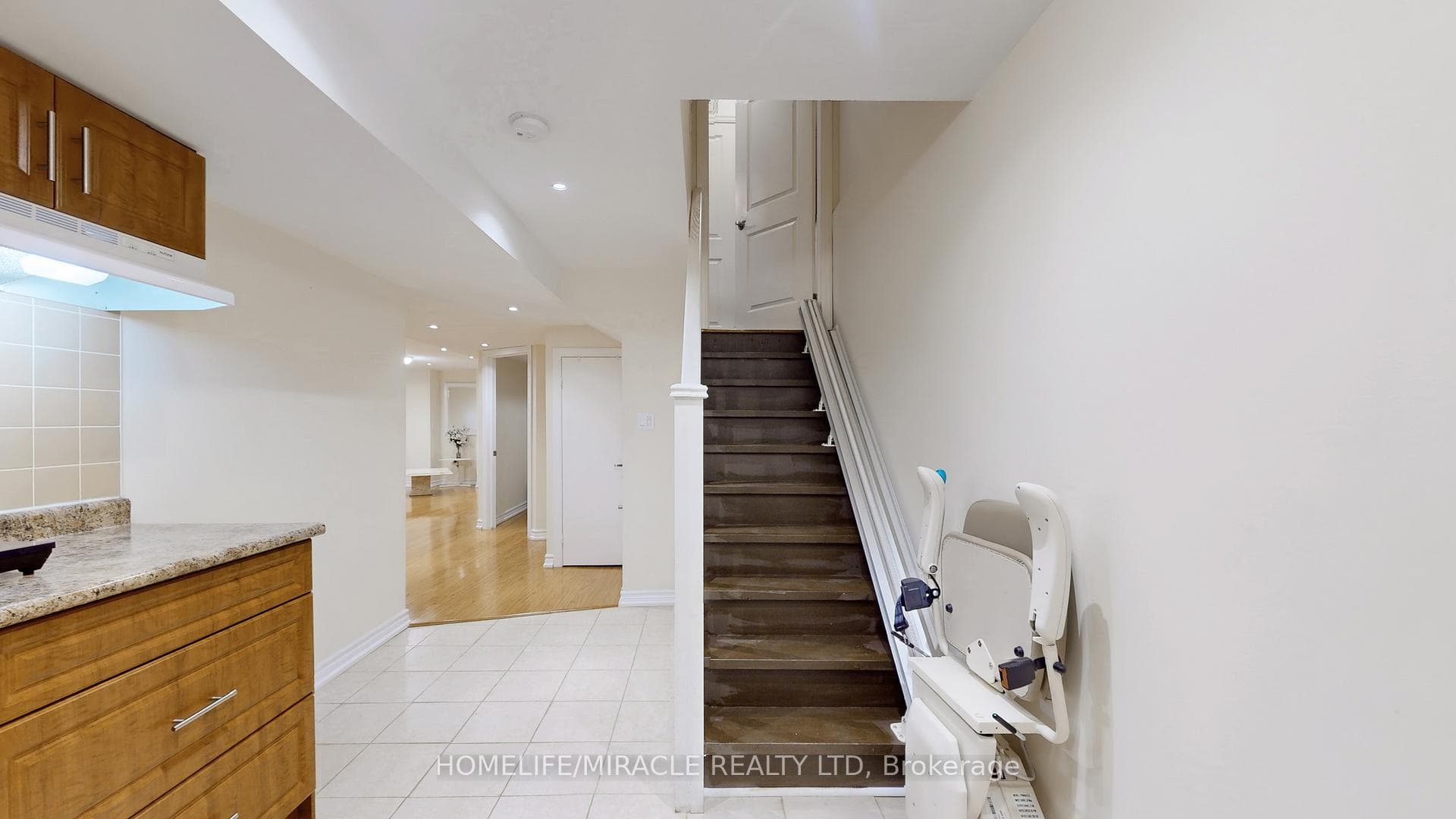 523 Halo Street photo 29