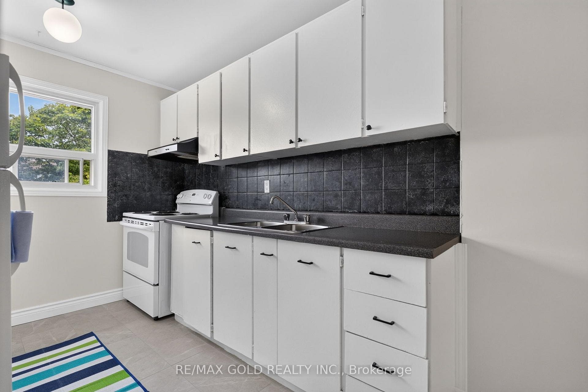 13 Gold Pine Court photo 8