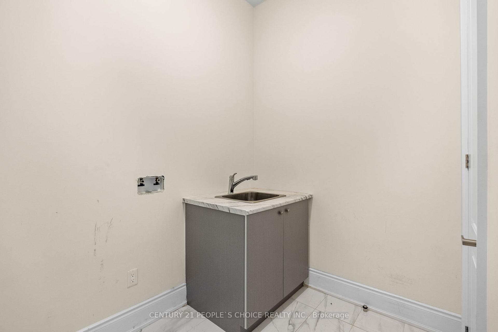 24 Albert Spencer Avenue photo 9