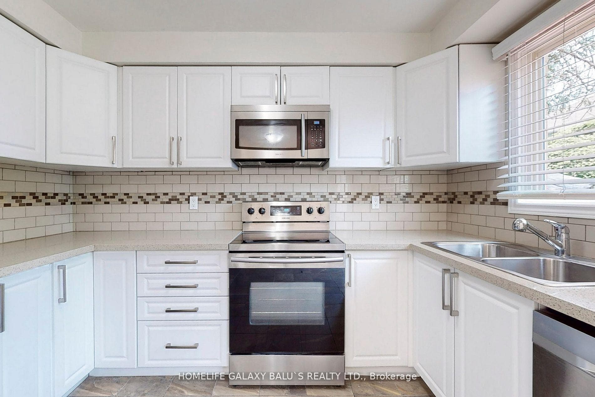2049 Blue Ridge Crescent Unit ---Main photo 18