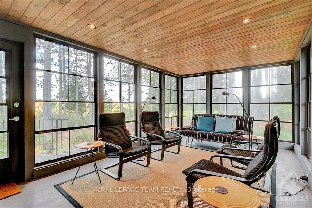 589 MOUNTAINVIEW Road photo 12