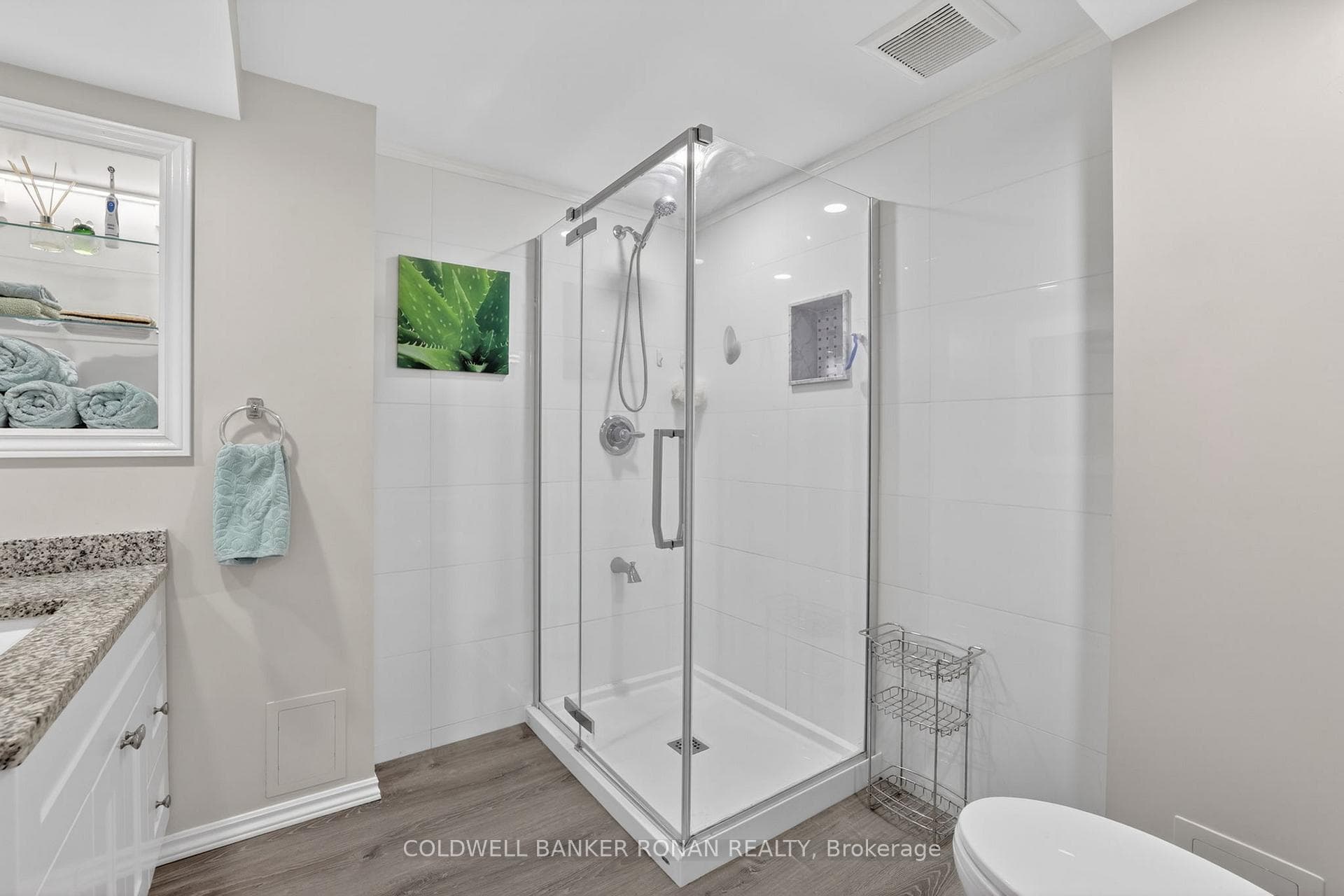 240 Howard Crescent photo 41
