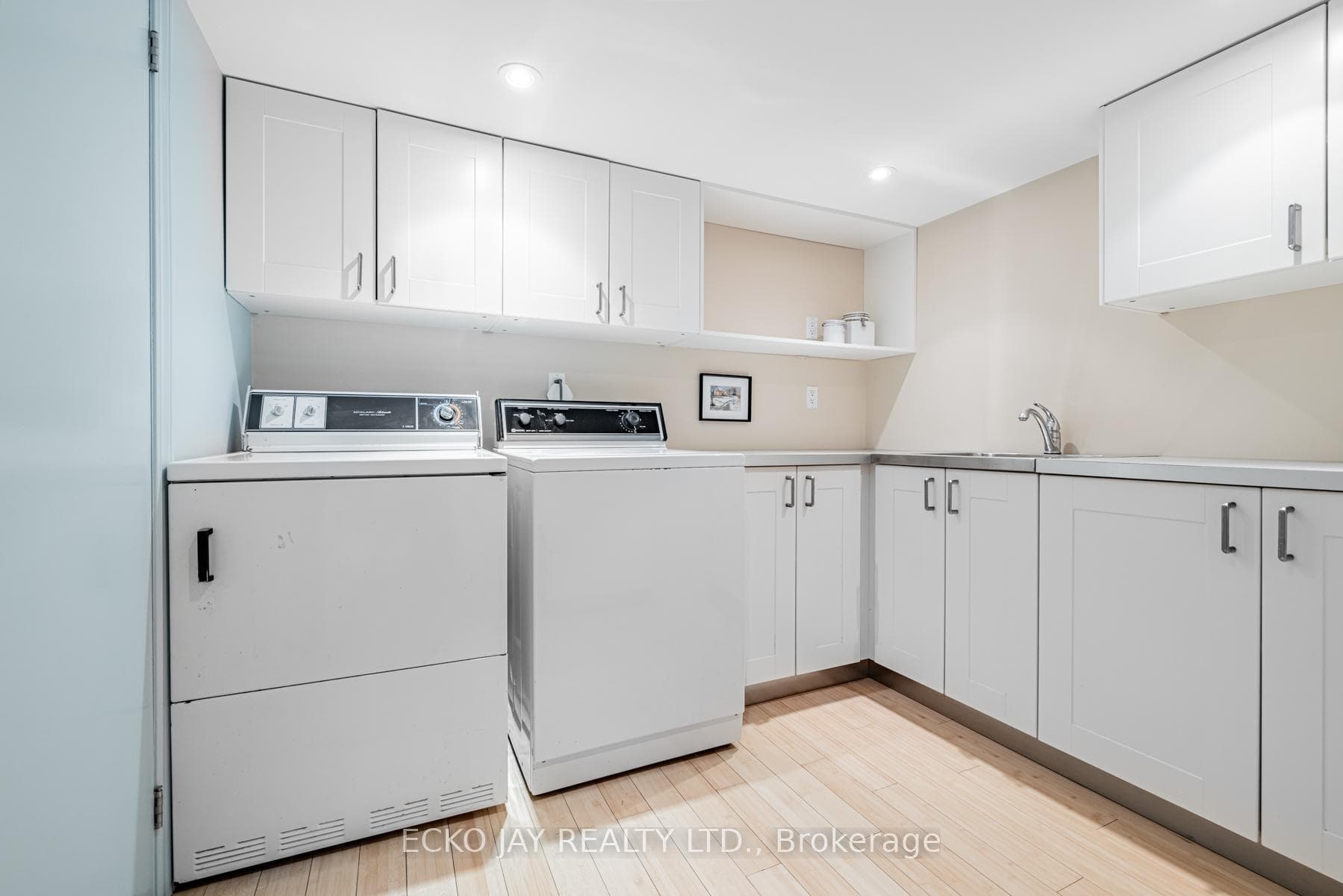 32 Bradgate Road photo 21