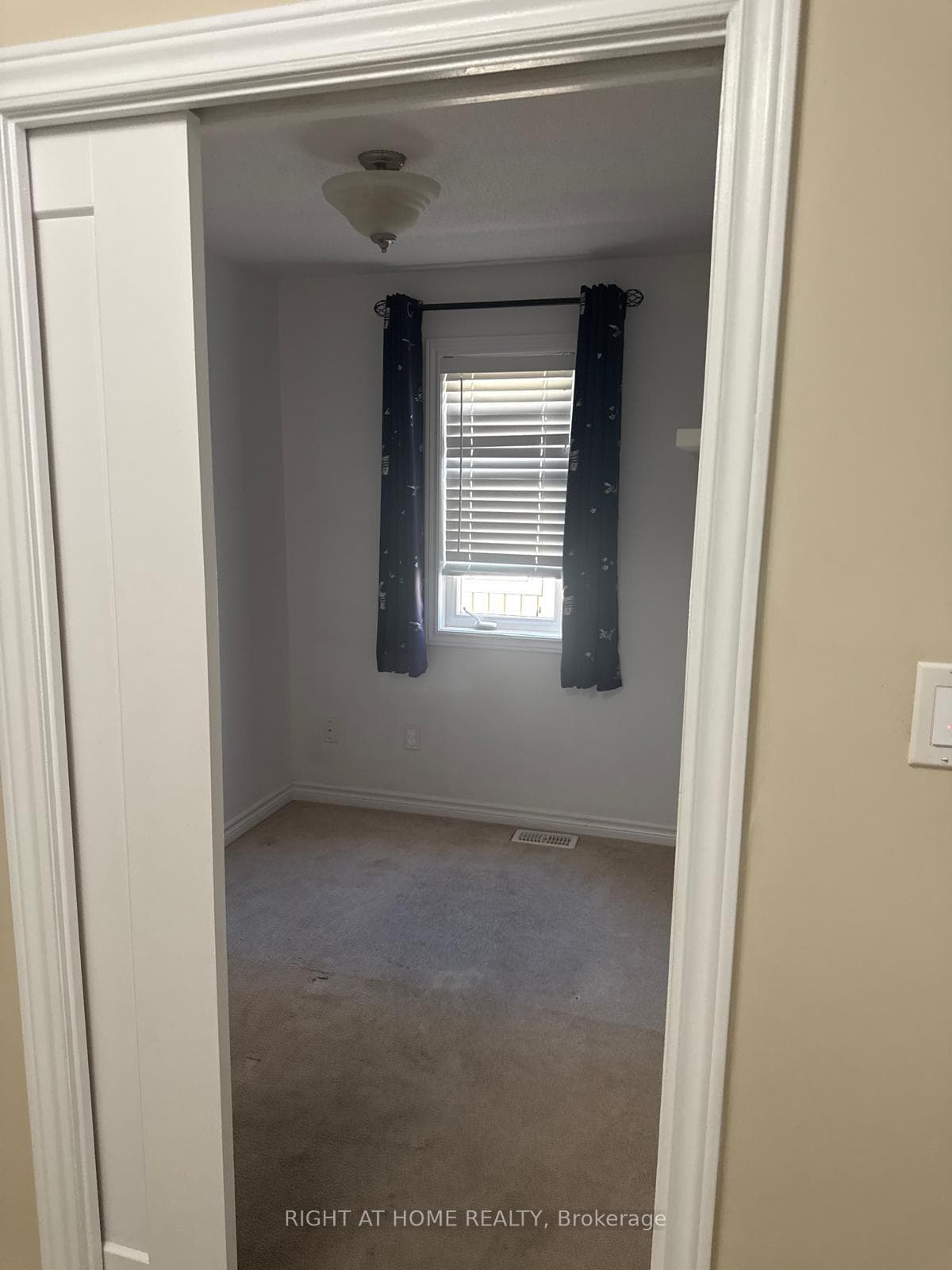 371 VENDEVALE Avenue photo 28