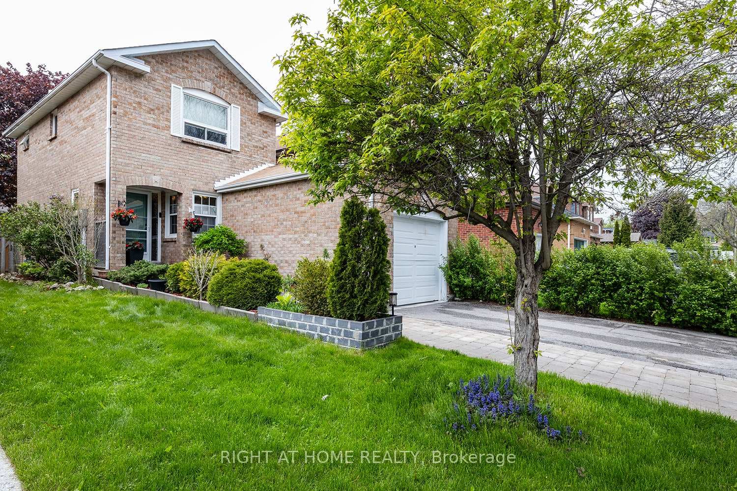 18 Tipton Crescent photo 2