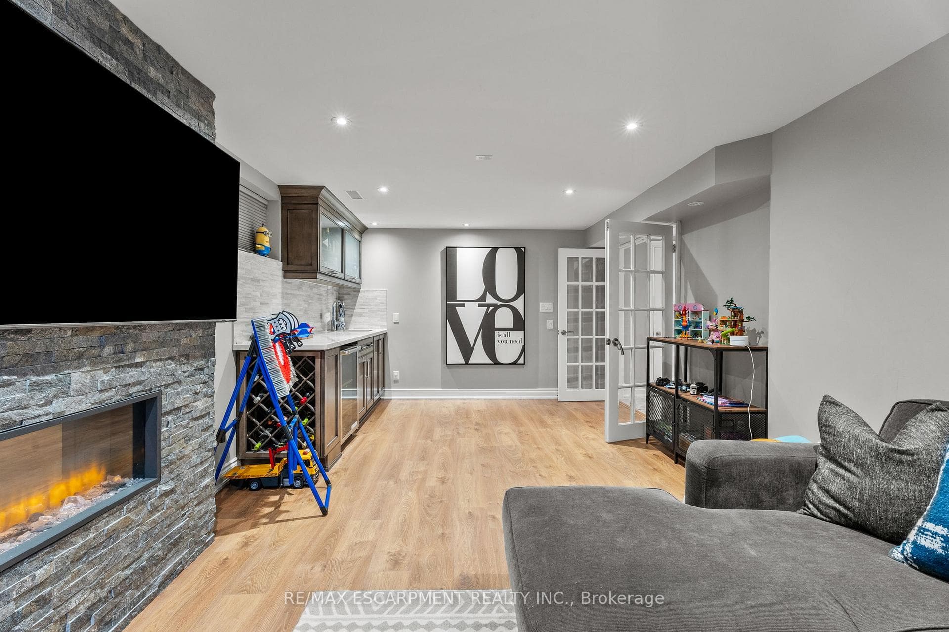 1759 Featherston Court photo 35