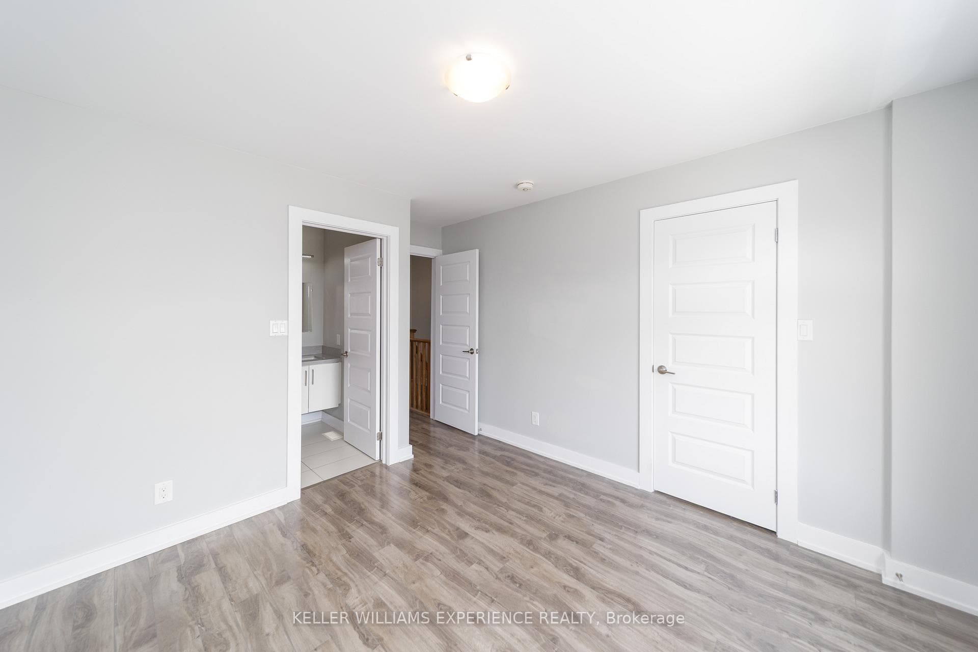 540 Essa Road Unit 29 photo 13