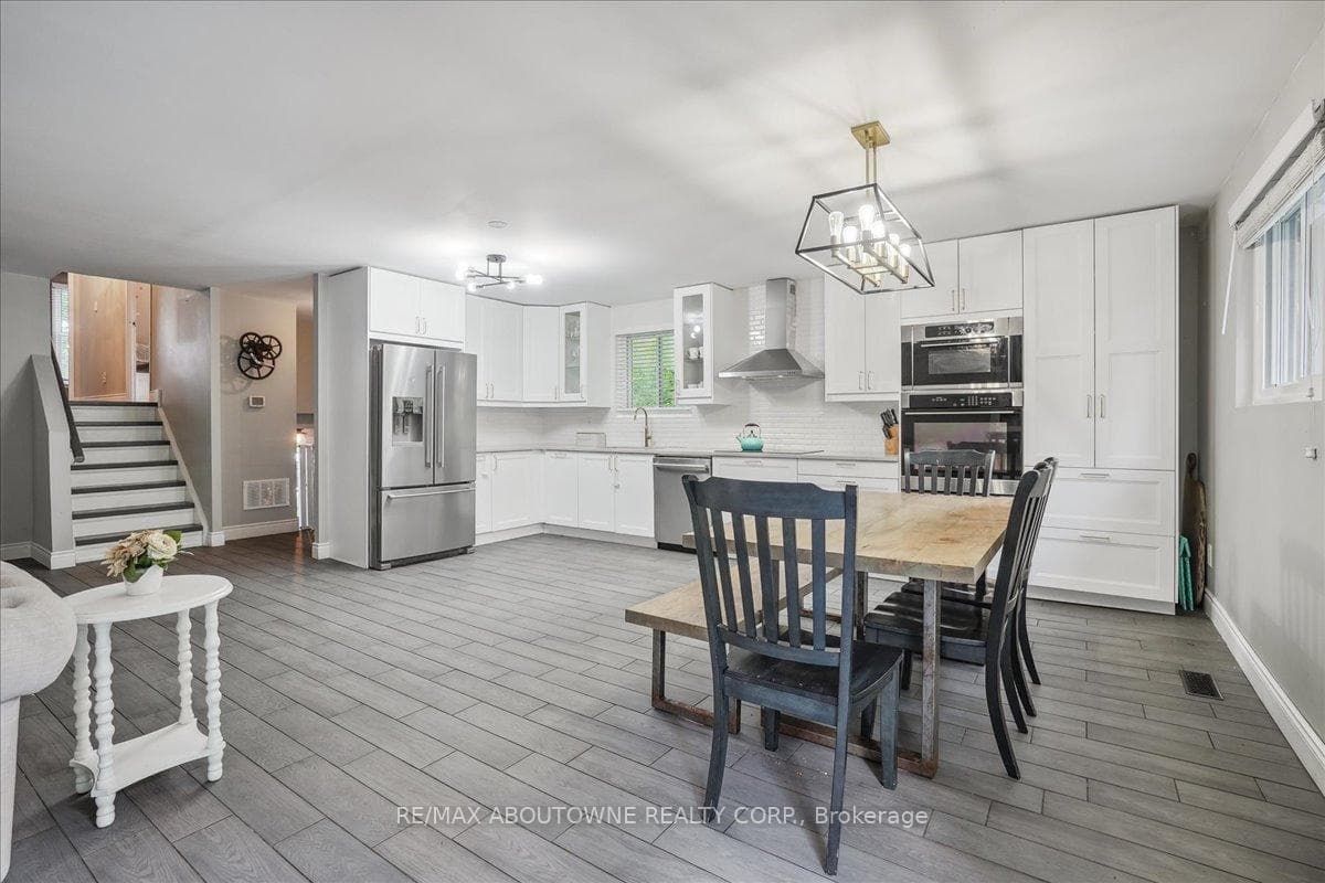 1487 Epping Court photo 18