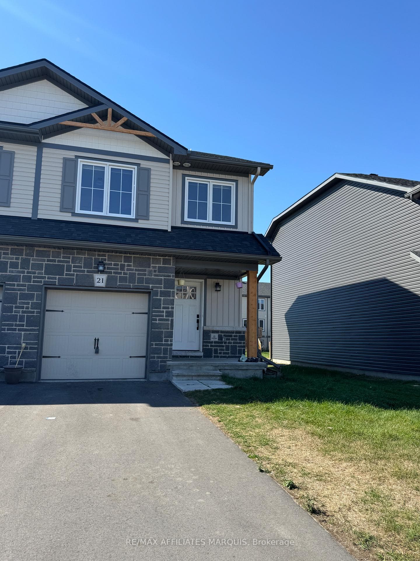 21 MARGARET GRAHAM Terrace photo 2