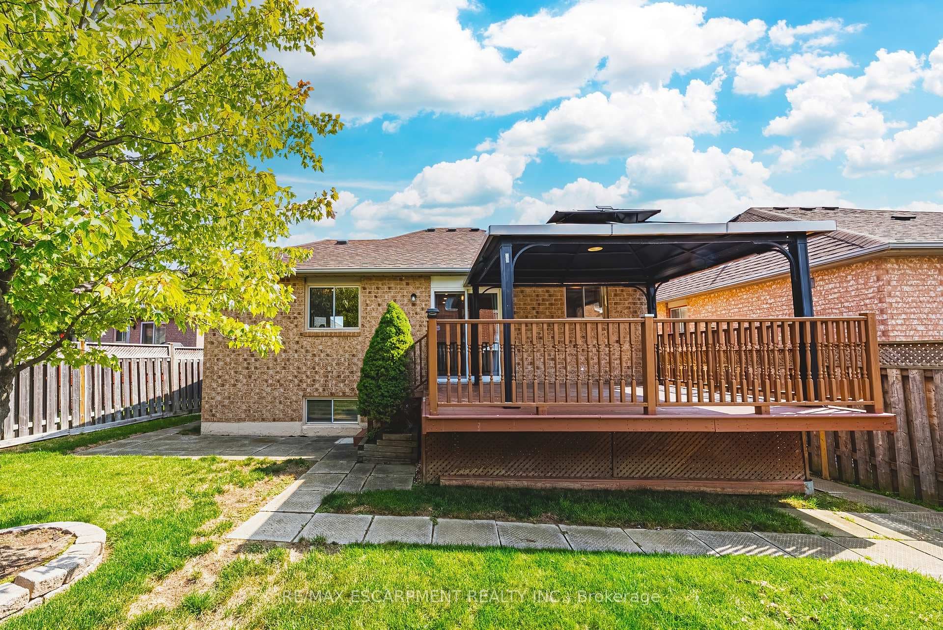 12 Summerfield Crescent photo 36