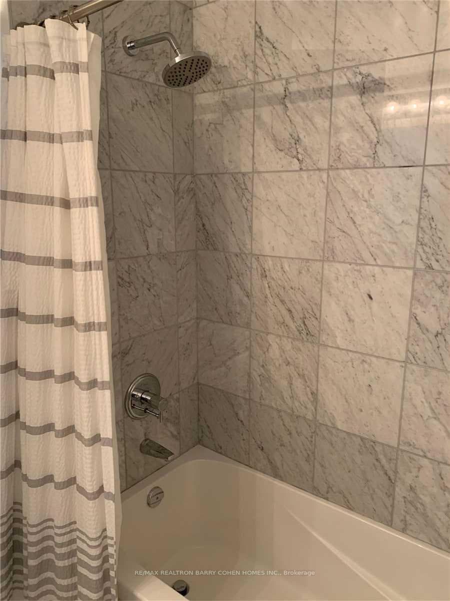 39 Queens Quay Unit 520 photo 14