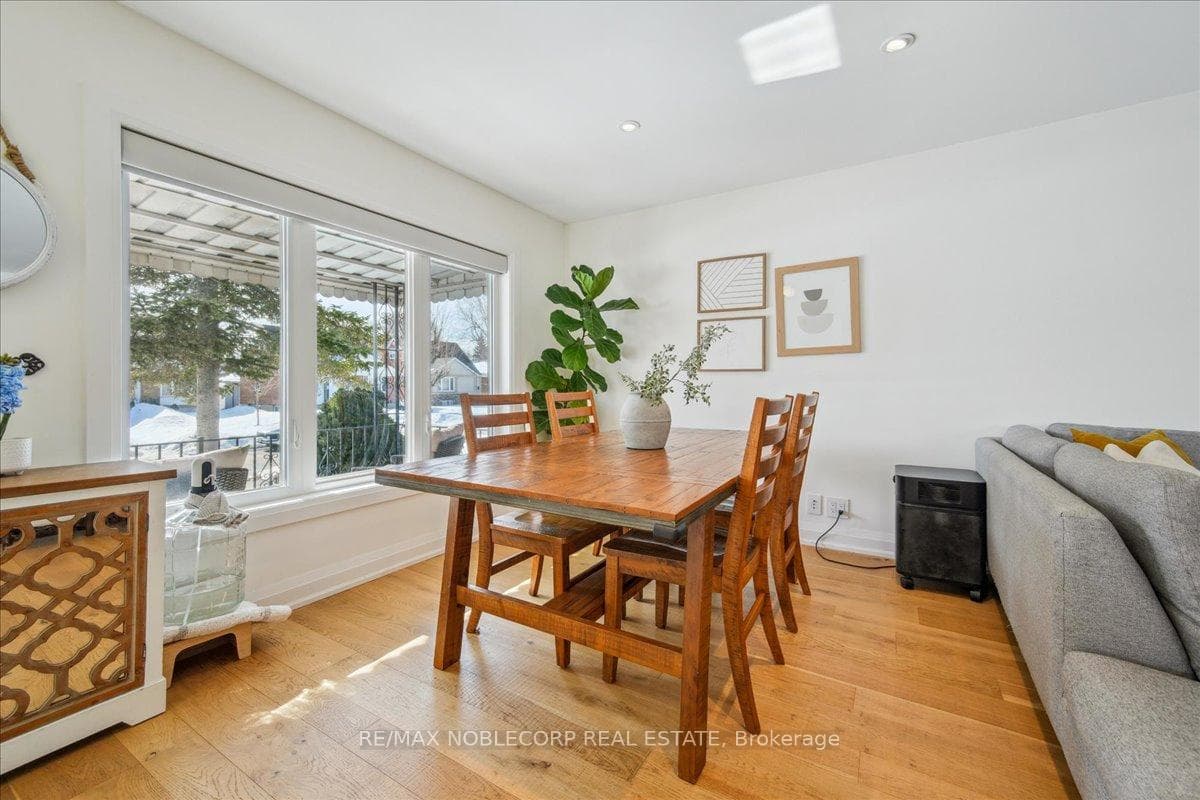 72 Christina Crescent photo 8